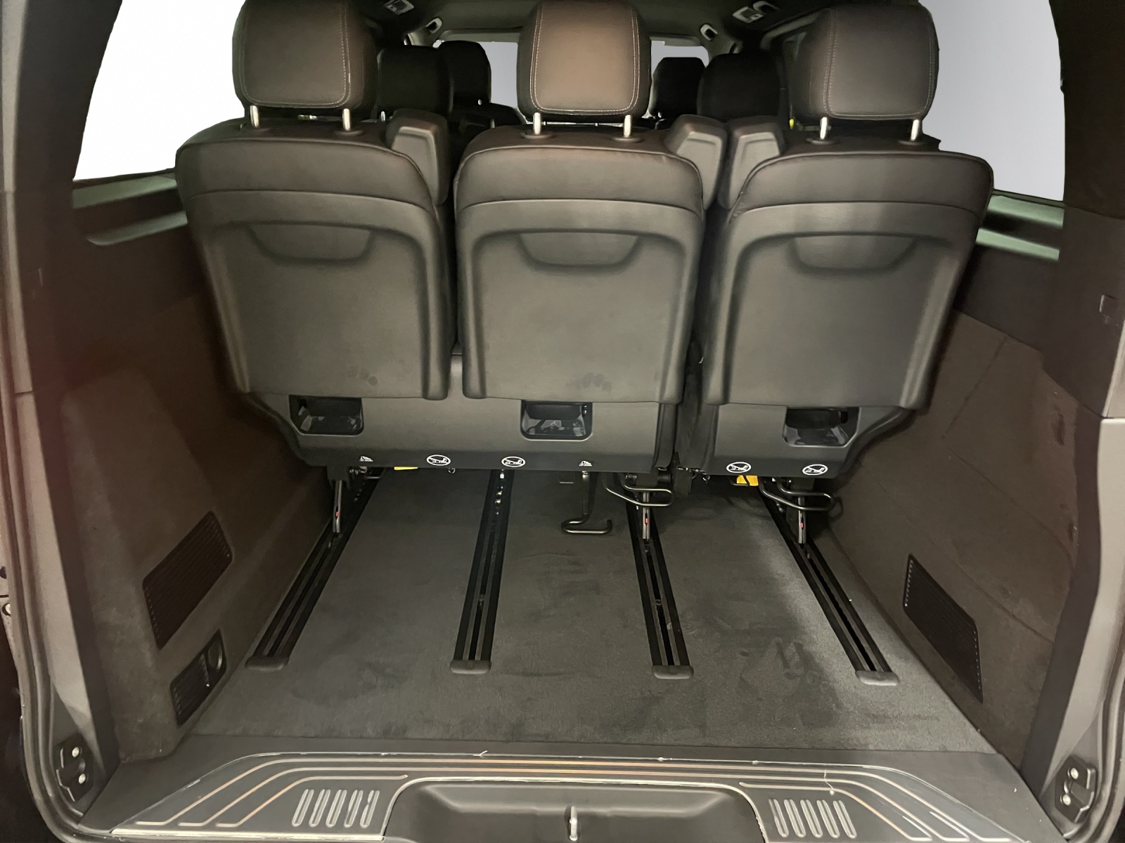 MERCEDES-BENZ V 300 d extralang 4Matic Avantgarde 9G-Tronic-image-9