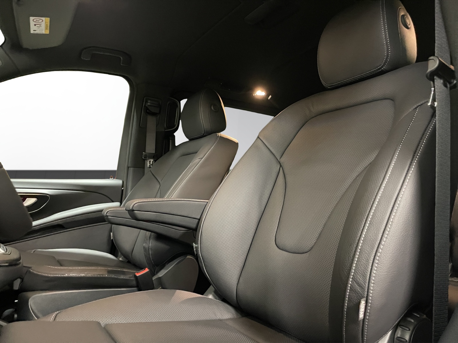 MERCEDES-BENZ V 300 d extralang 4Matic Avantgarde 9G-Tronic-image-7