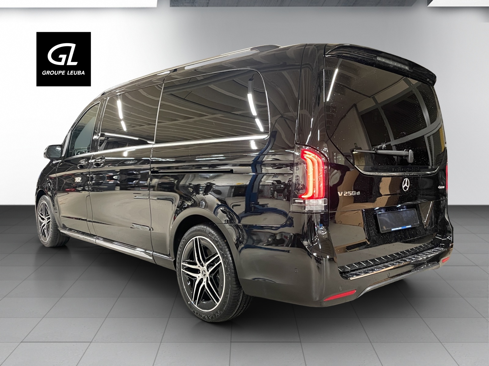 MERCEDES-BENZ V 300 d extralang 4Matic Avantgarde 9G-Tronic-image-3