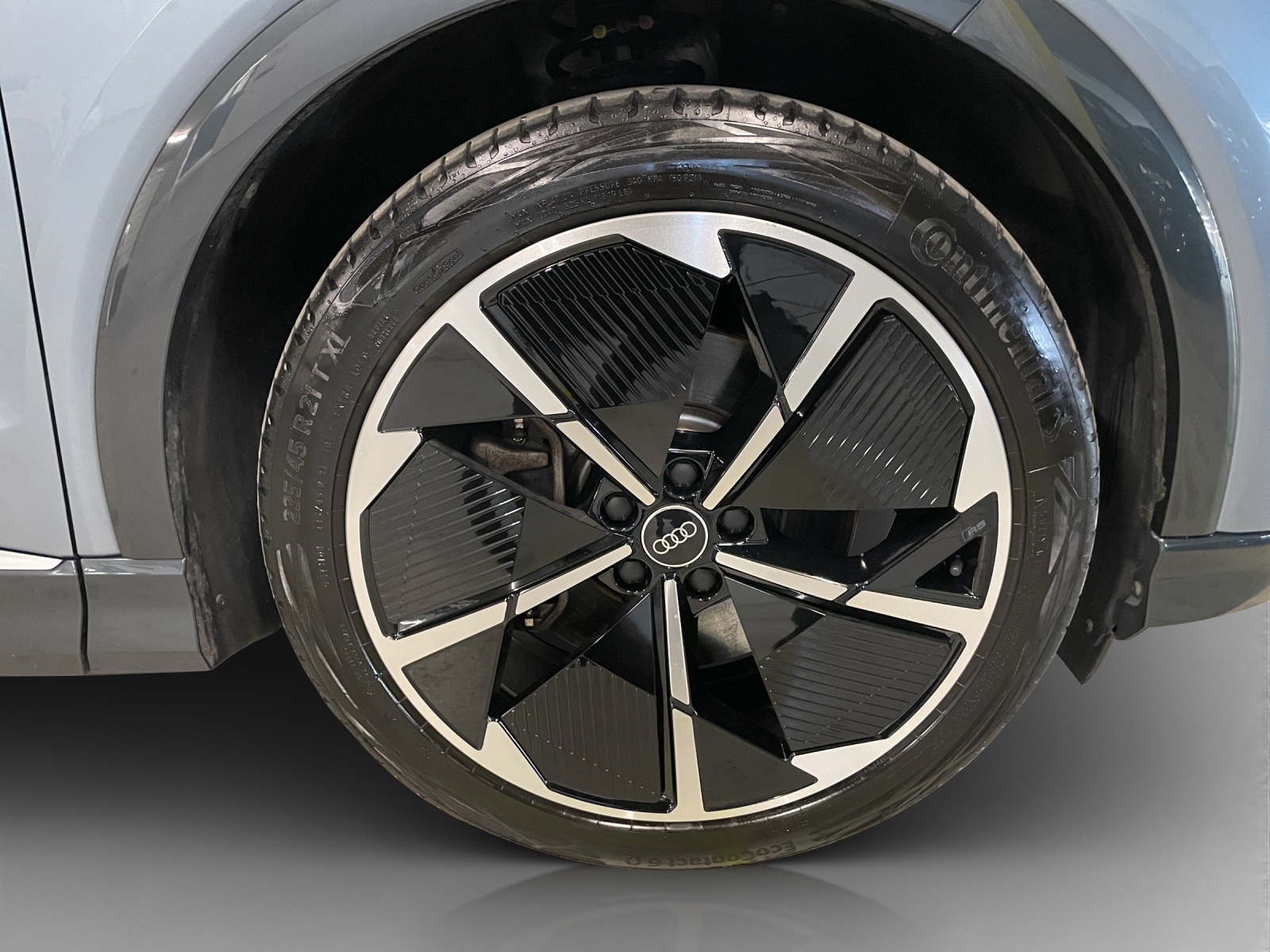 AUDI Q4 e-tron 50 quattro-image-14