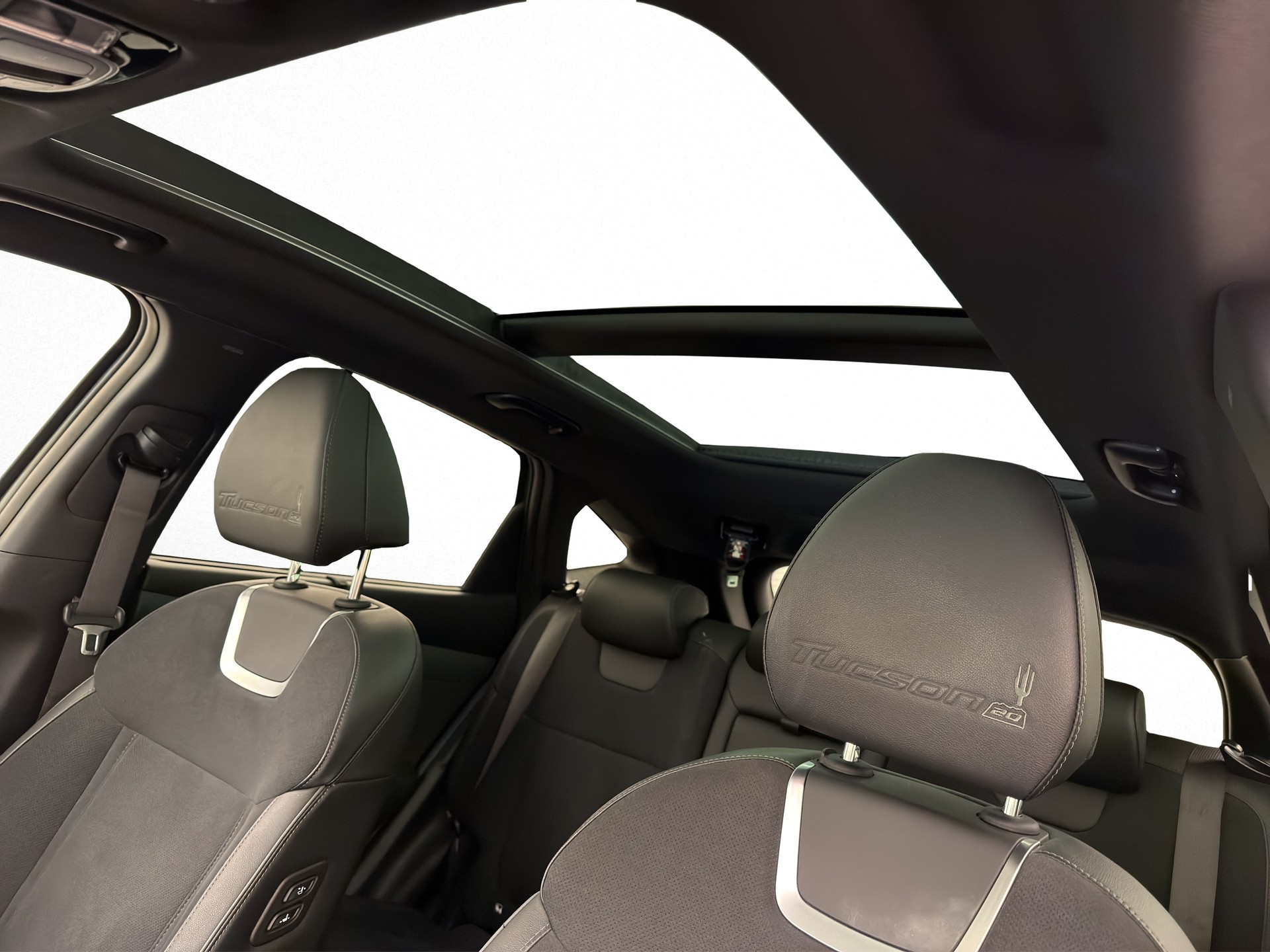 HYUNDAI Tucson 1.6 T-GDi Plug-in Hybrid 20th Anniversary-image-14