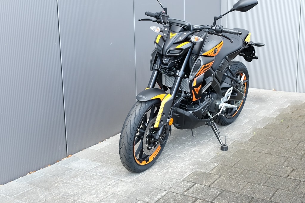 YAMAHA MT-125 ABS-showroom-element-2