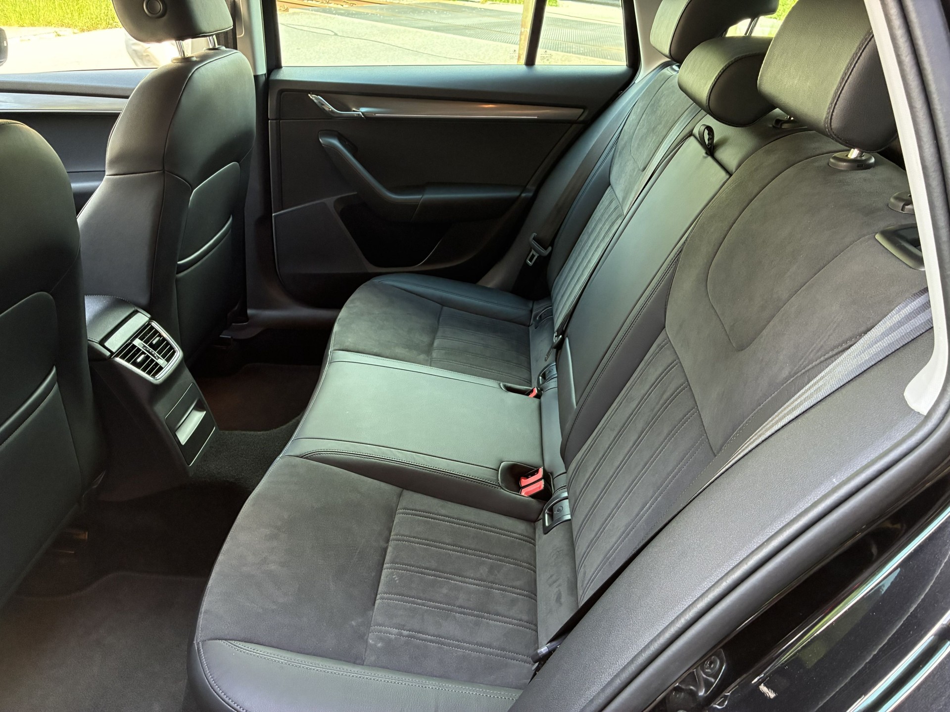 SKODA Octavia Combi 2.0 TSI Style 4x4 DSG-image-7
