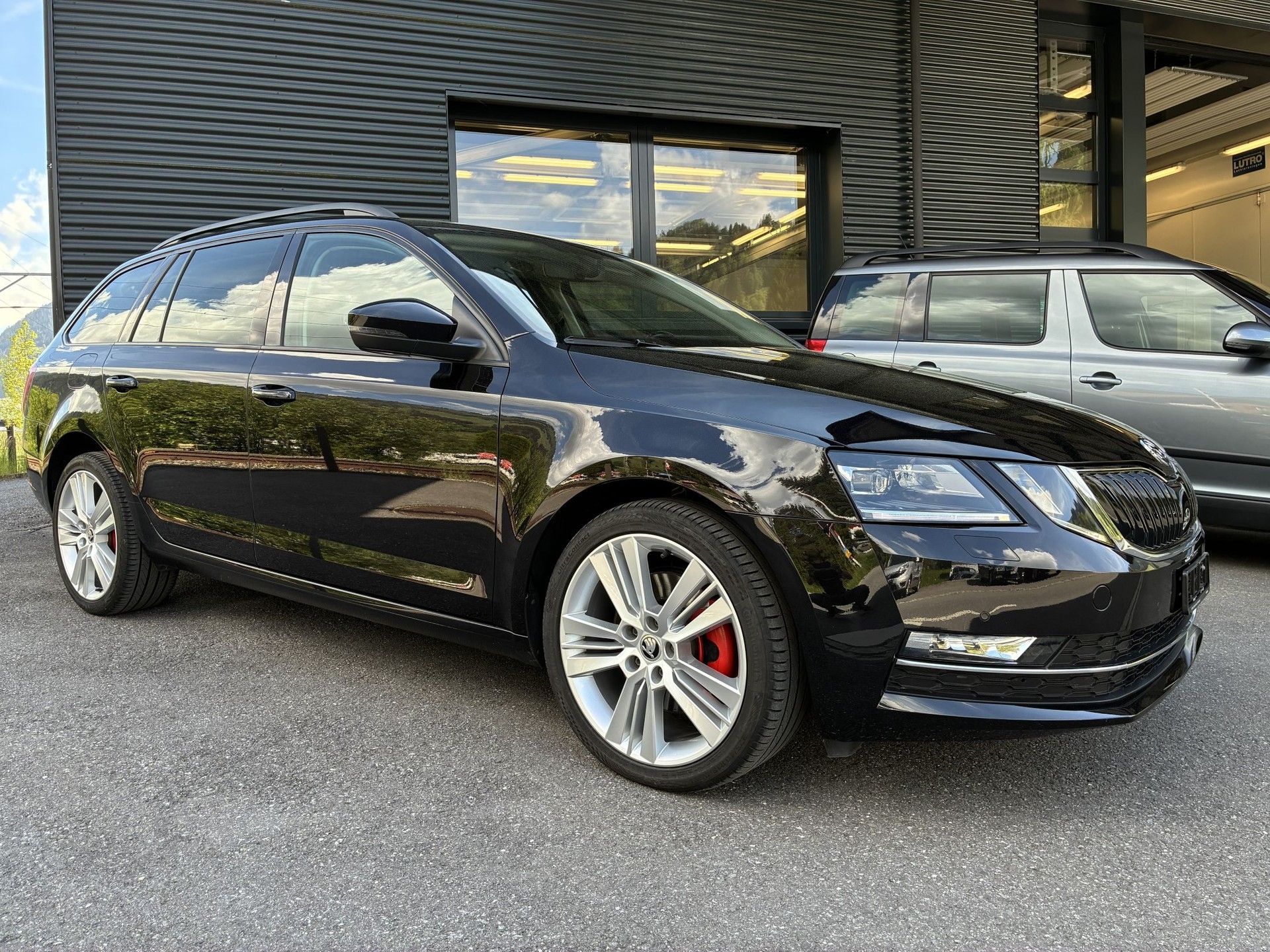 SKODA Octavia Combi 2.0 TSI Style 4x4 DSG-image-2