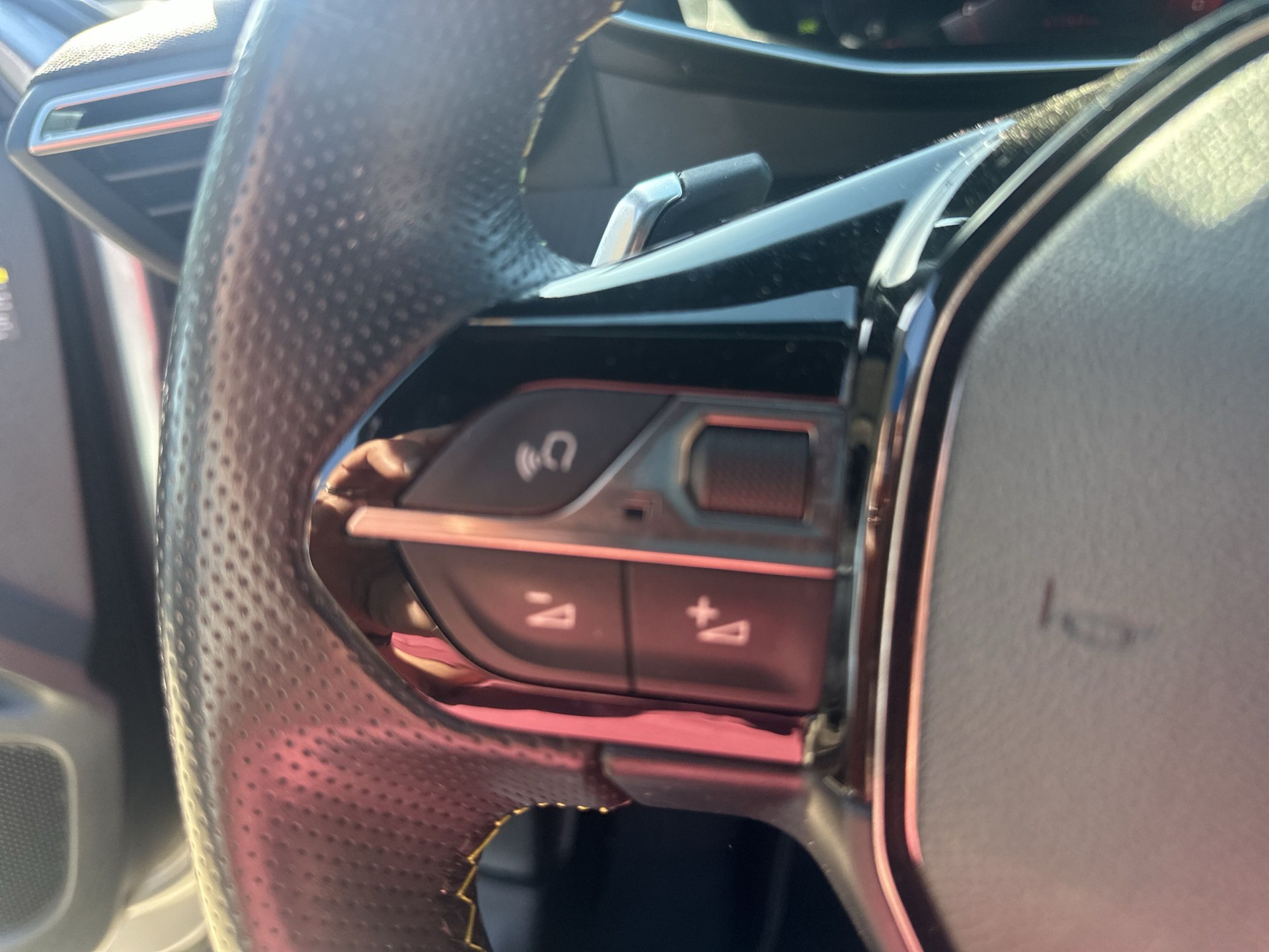 PEUGEOT 2008 1.2 PureTech GT EAT8-image-14