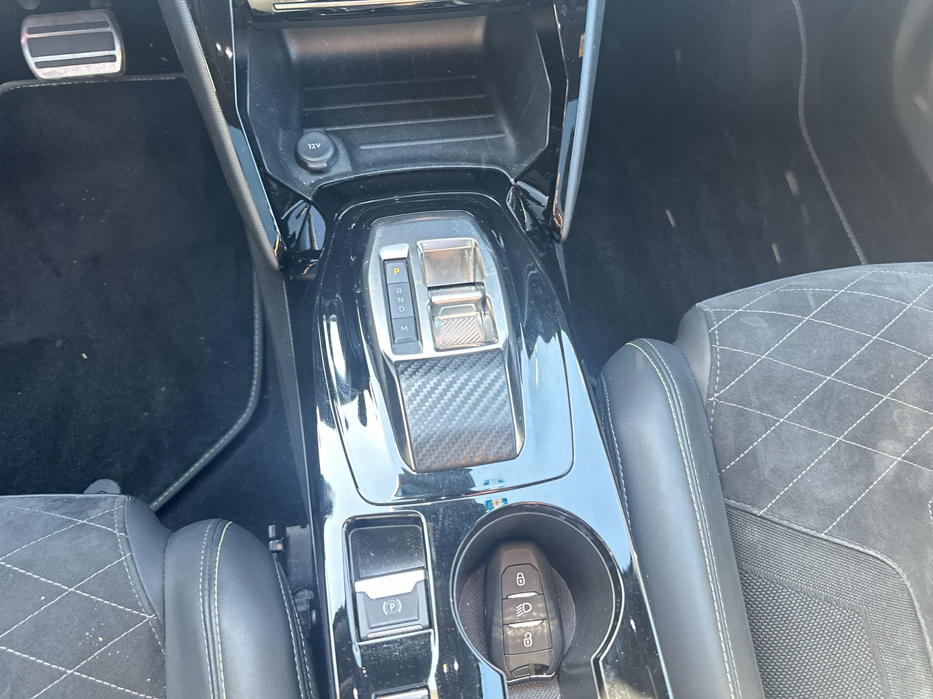 PEUGEOT 2008 1.2 PureTech GT EAT8-image-12