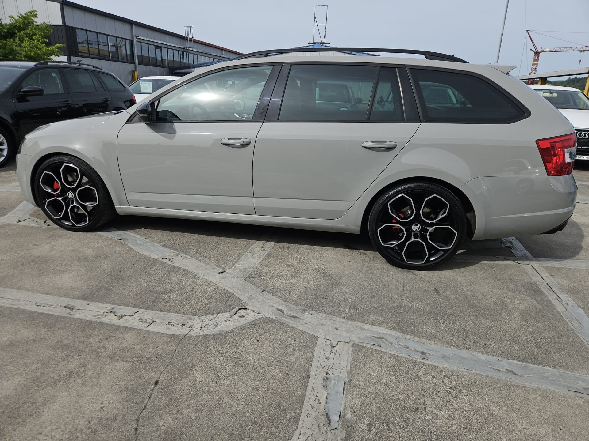 SKODA Octavia Combi 2.0 TSI RS 230-showroom-element-1