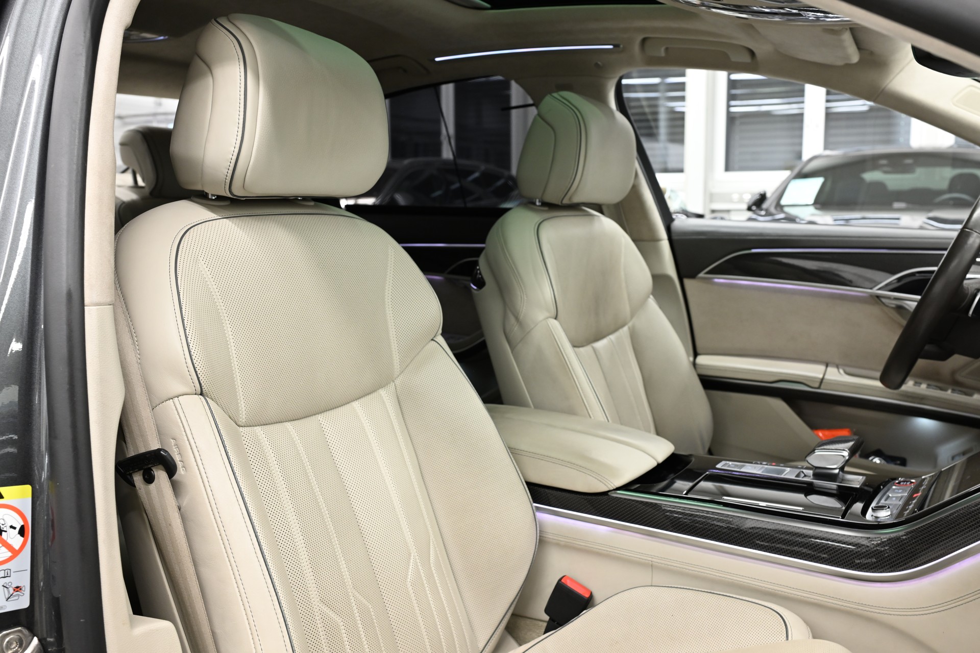 AUDI S8 4.0 V8 TFSI quattro T-Tronic-image-21