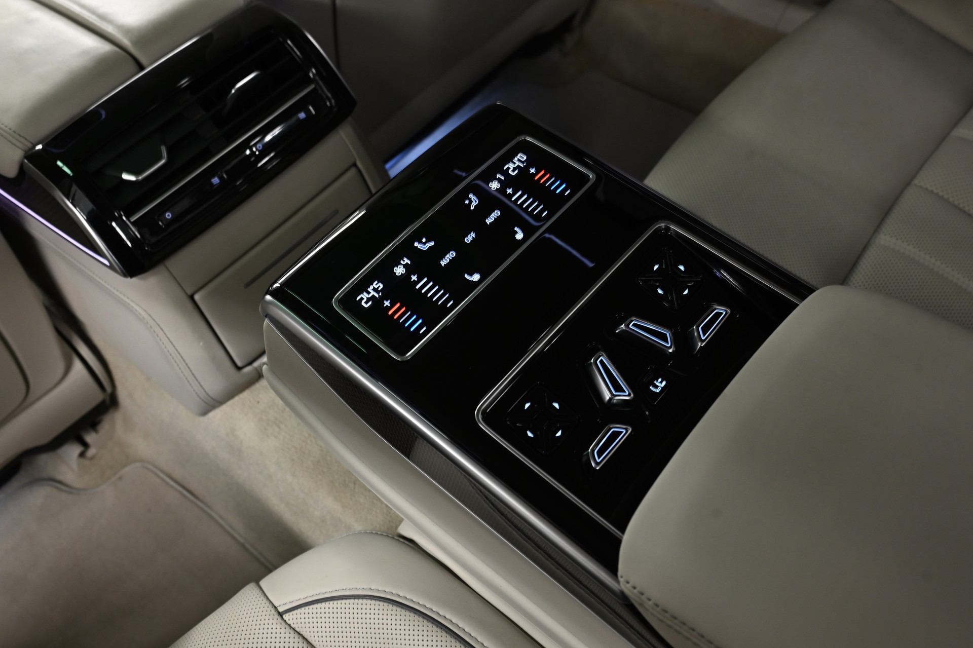 AUDI S8 4.0 V8 TFSI quattro T-Tronic-image-29