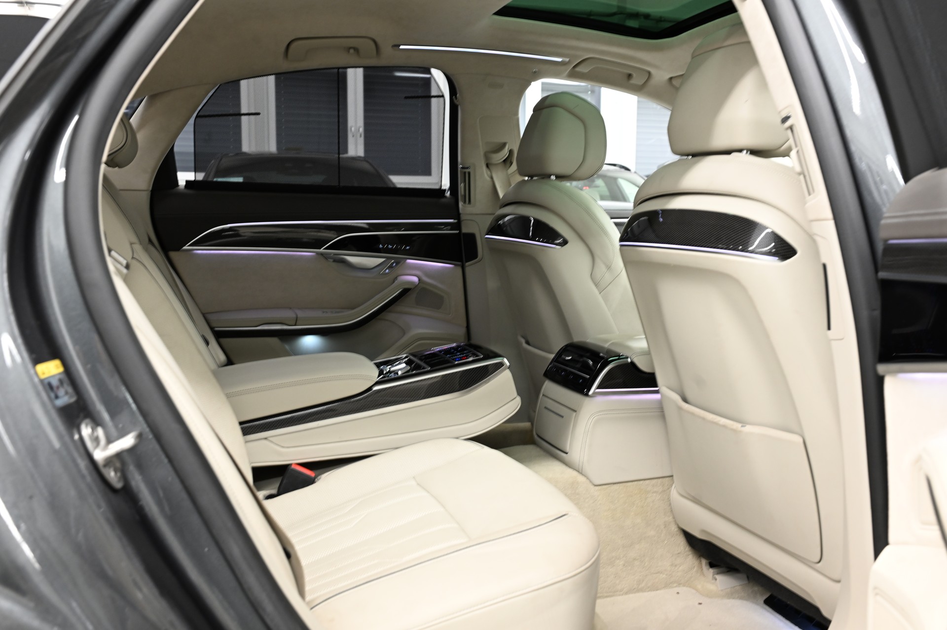 AUDI S8 4.0 V8 TFSI quattro T-Tronic-image-24