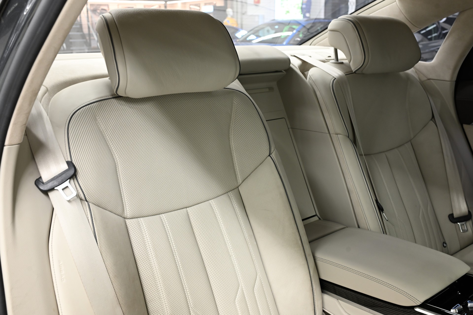 AUDI S8 4.0 V8 TFSI quattro T-Tronic-image-30