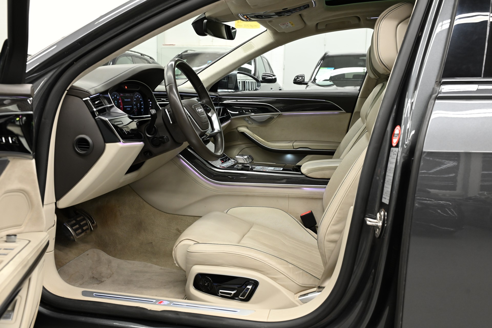 AUDI S8 4.0 V8 TFSI quattro T-Tronic-image-19