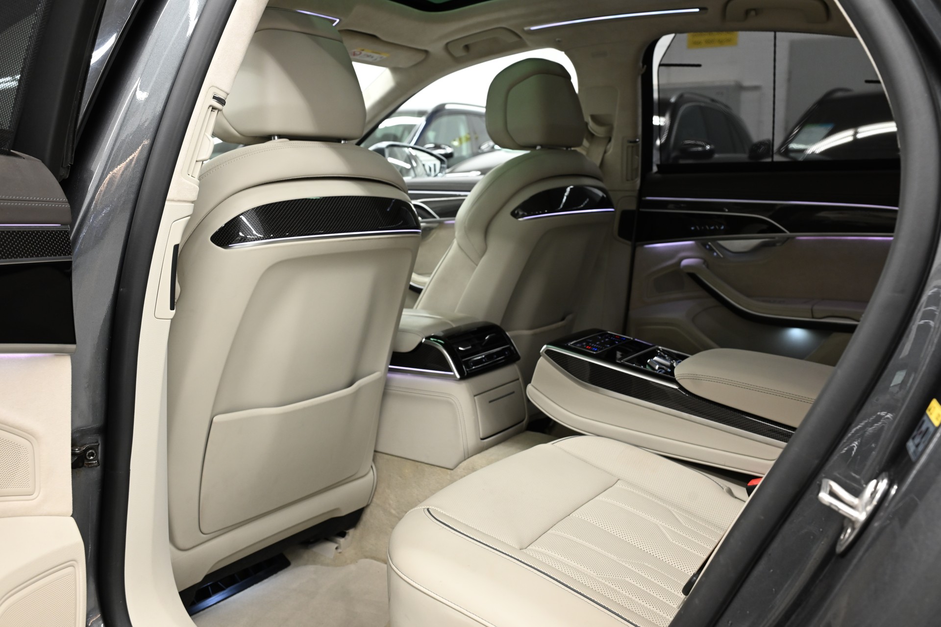 AUDI S8 4.0 V8 TFSI quattro T-Tronic-image-31
