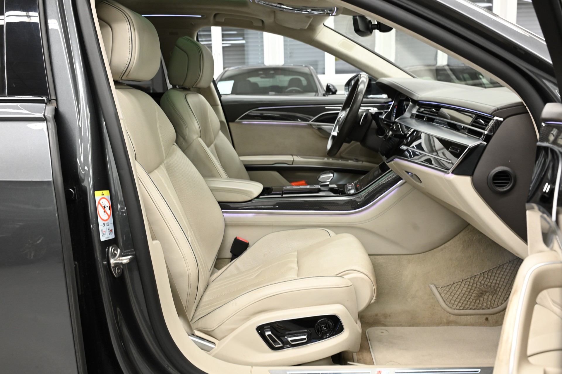 AUDI S8 4.0 V8 TFSI quattro T-Tronic-image-22
