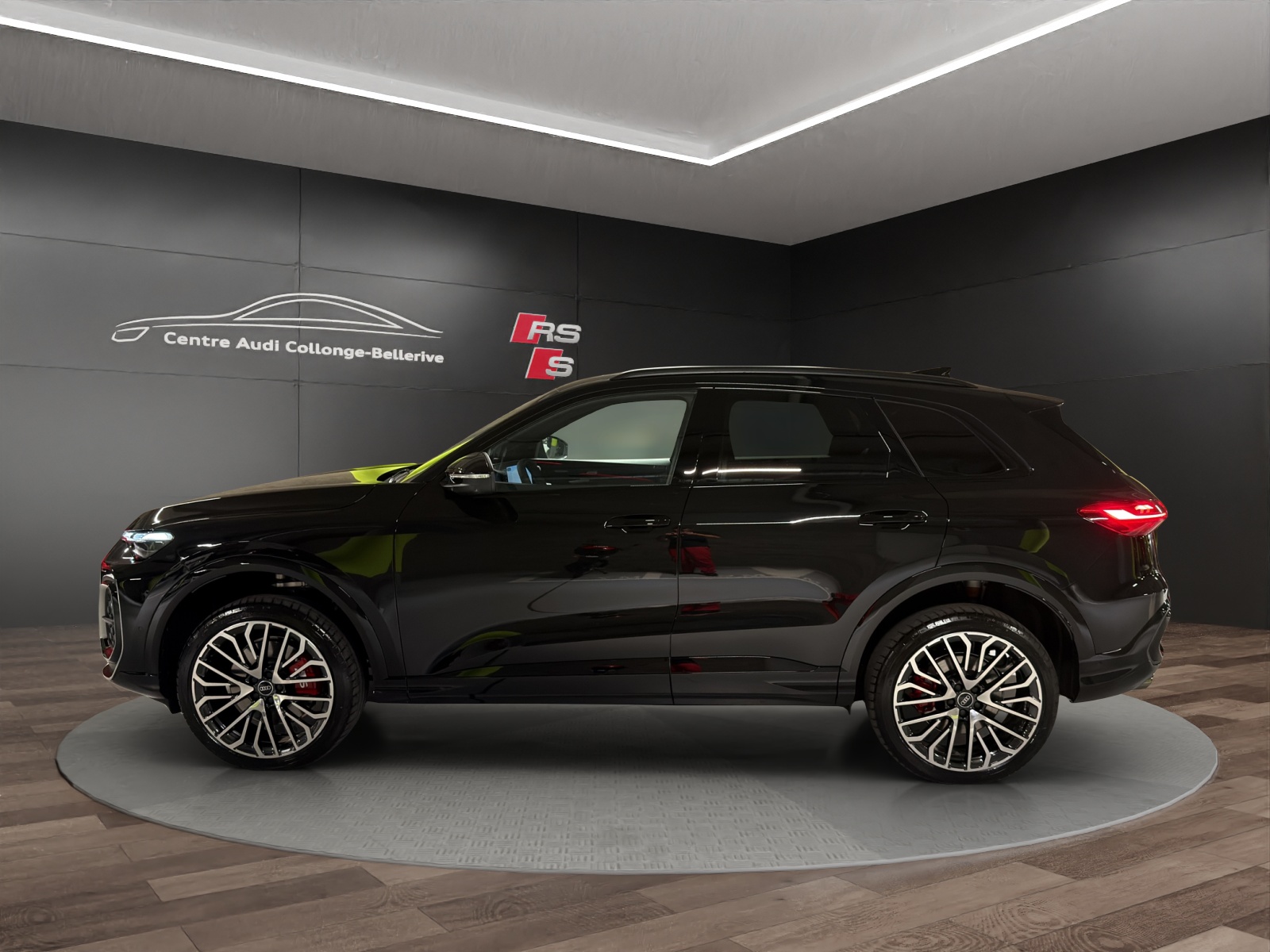 AUDI SQ5 TFSI quattro S-tronic-image-2