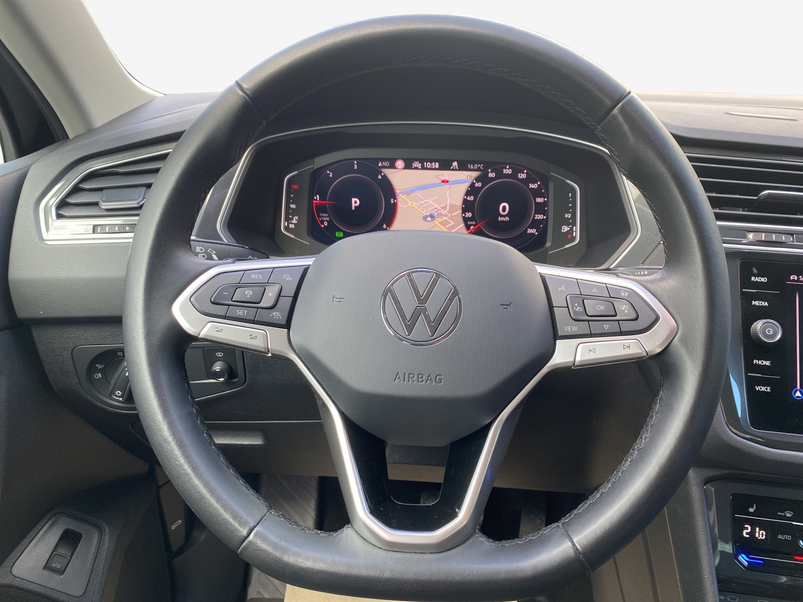 VW Tiguan 2.0 TDI SCR Elegance 4Motion DSG-image-9