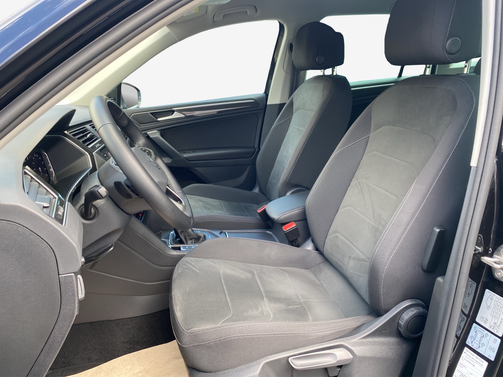 VW Tiguan 2.0 TDI SCR Elegance 4Motion DSG-image-7