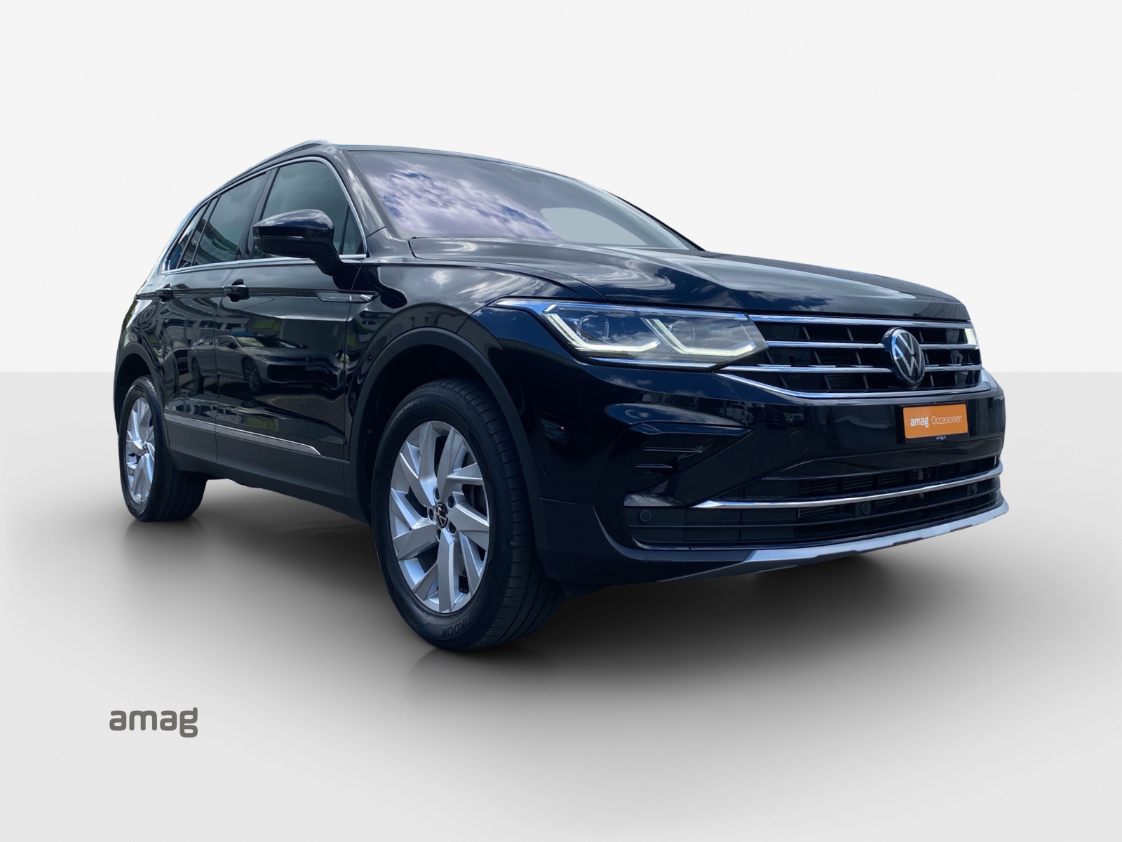 VW Tiguan 2.0 TDI SCR Elegance 4Motion DSG-image-5