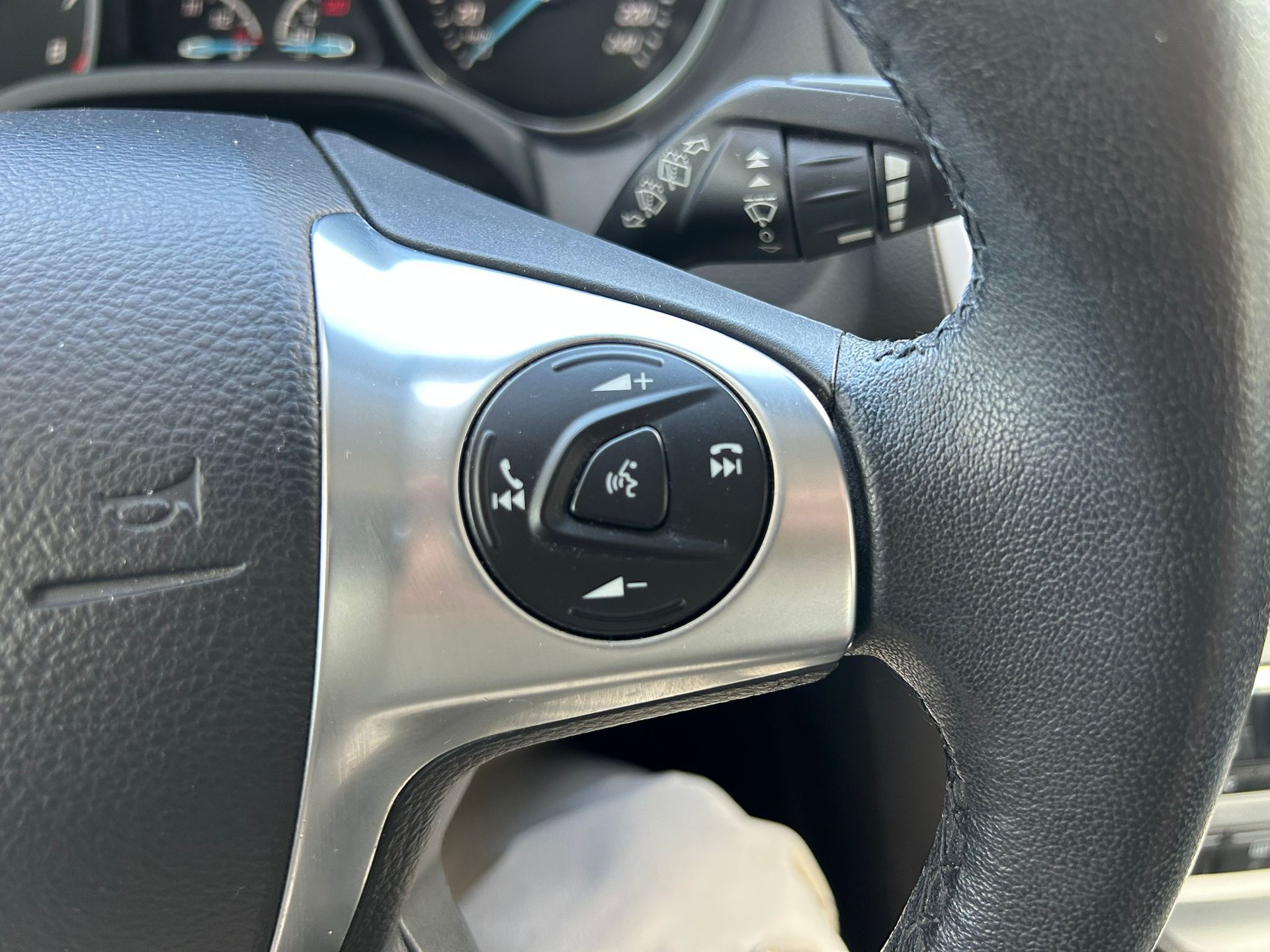 FORD Focus 1.0 SCTi Carving-image-10