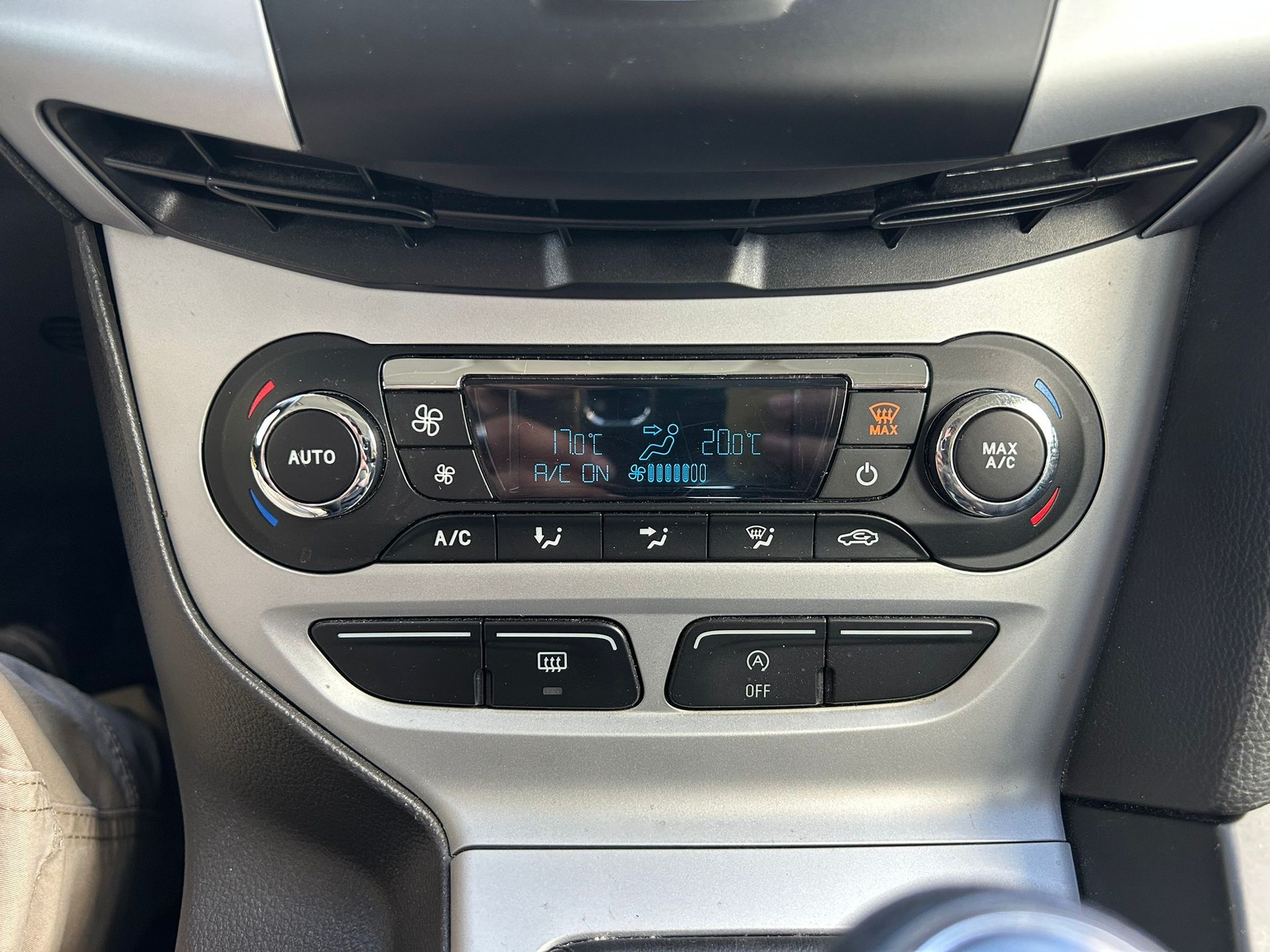 FORD Focus 1.0 SCTi Carving-image-12