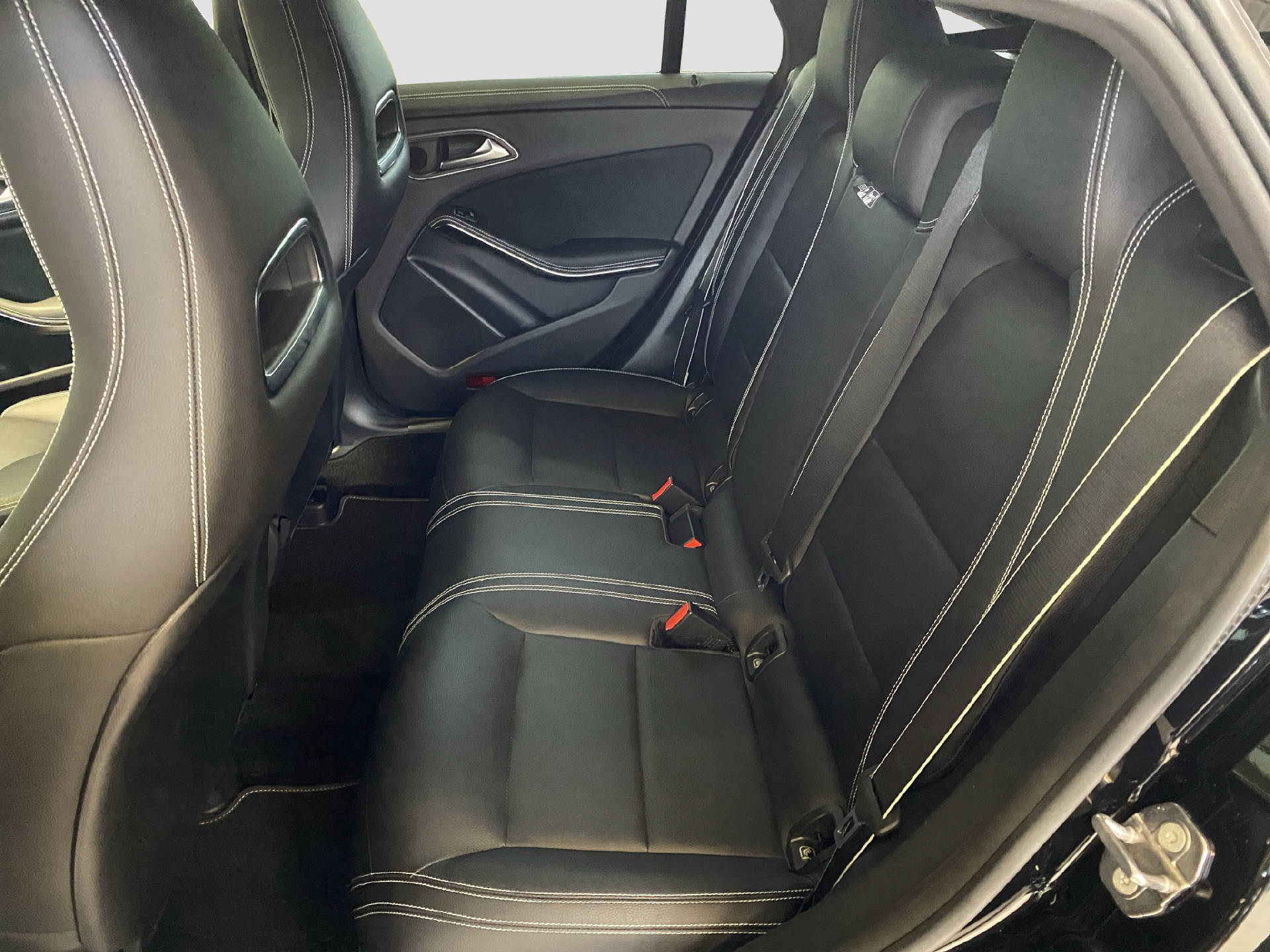 MERCEDES-BENZ CLA 200 d 4M Shooting Brake Swiss Star-image-12