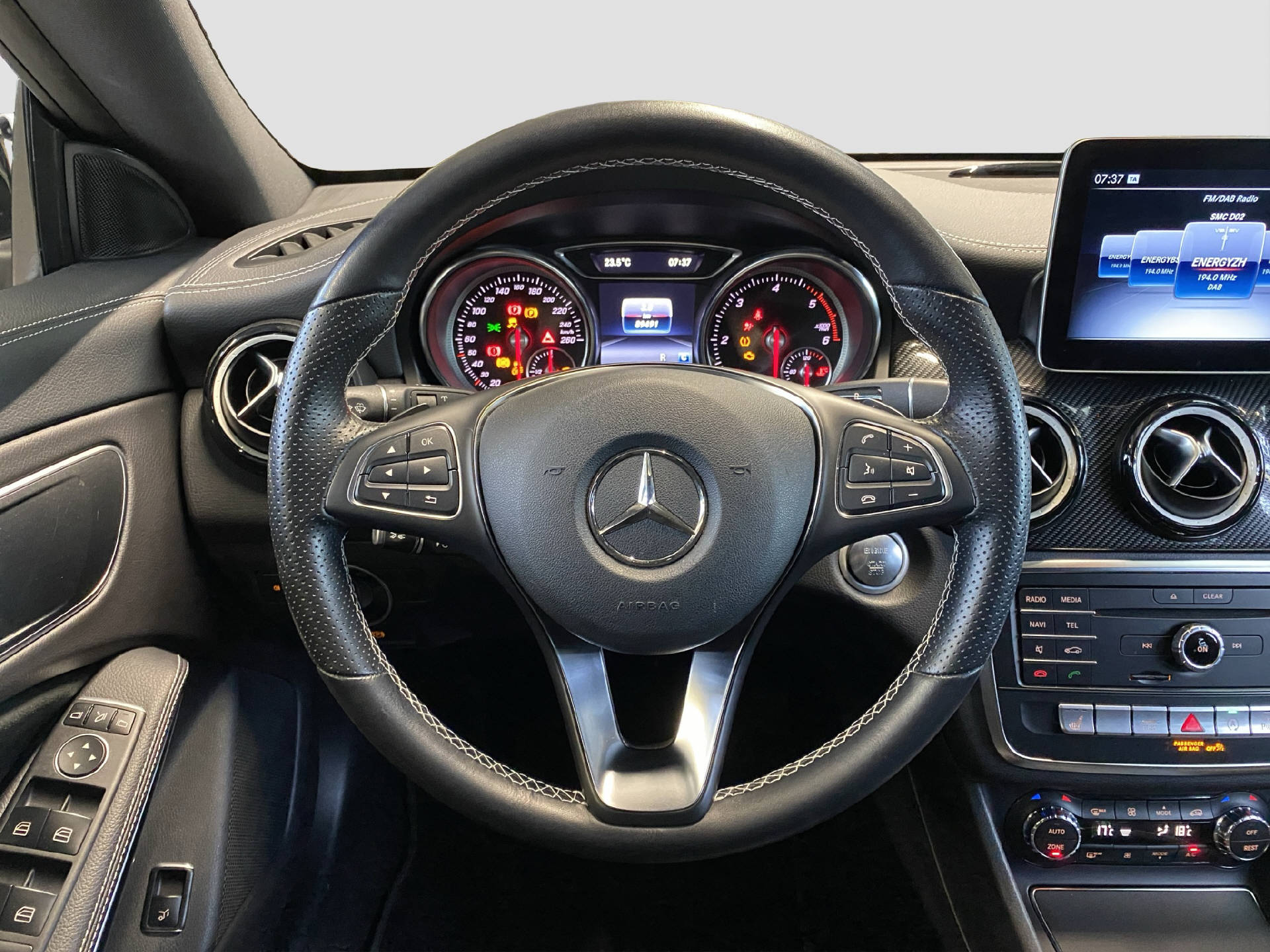 MERCEDES-BENZ CLA 200 d 4M Shooting Brake Swiss Star-image-8