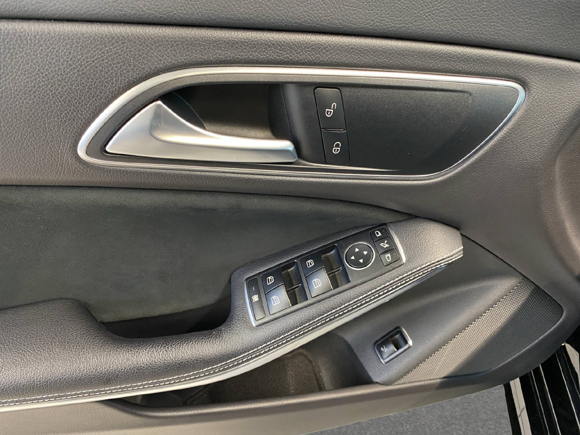 MERCEDES-BENZ CLA 200 d 4M Shooting Brake Swiss Star-image-11