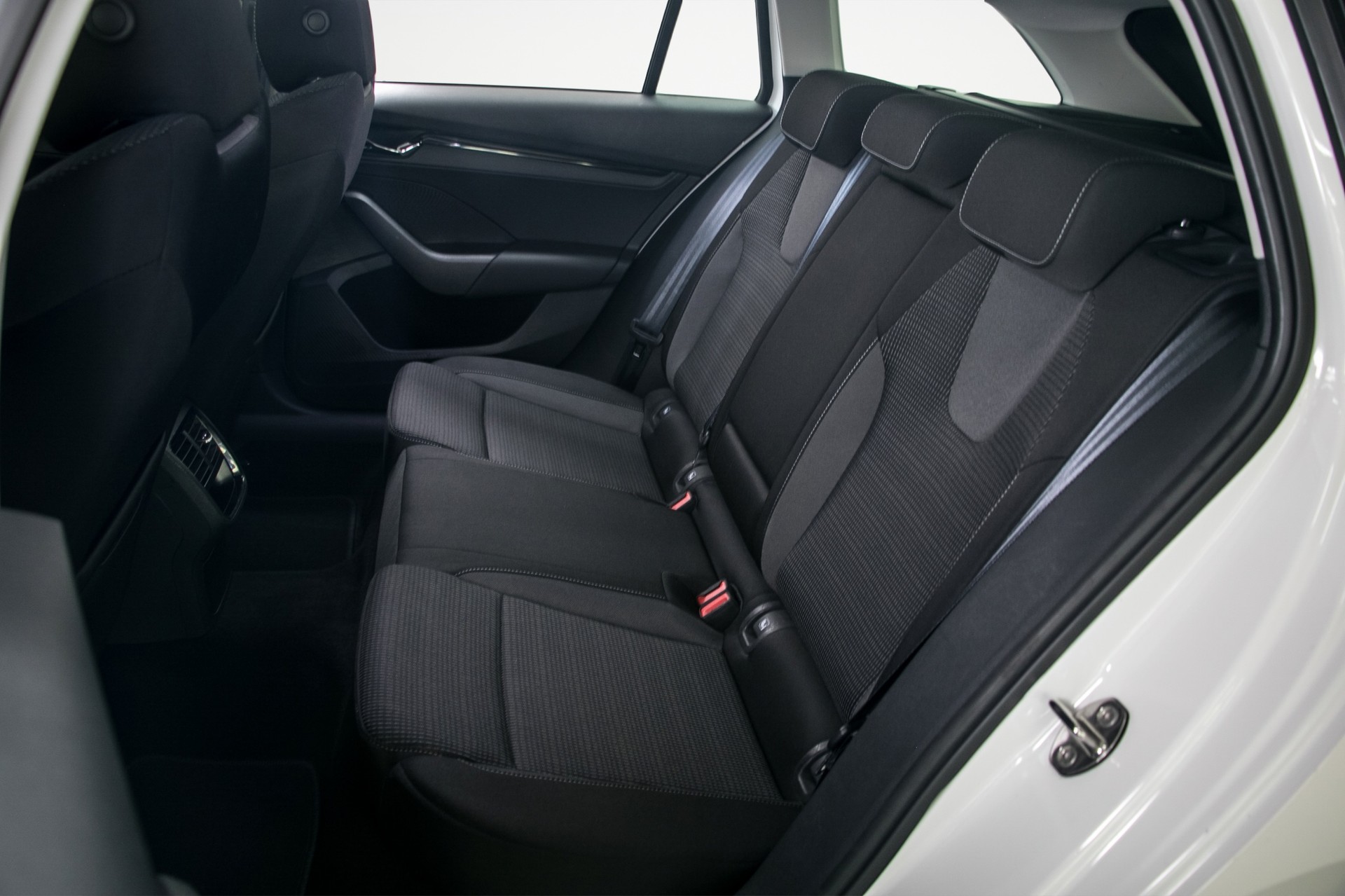SKODA Octavia Combi 2.0 TDI DSG Ambition 4x4-image-11