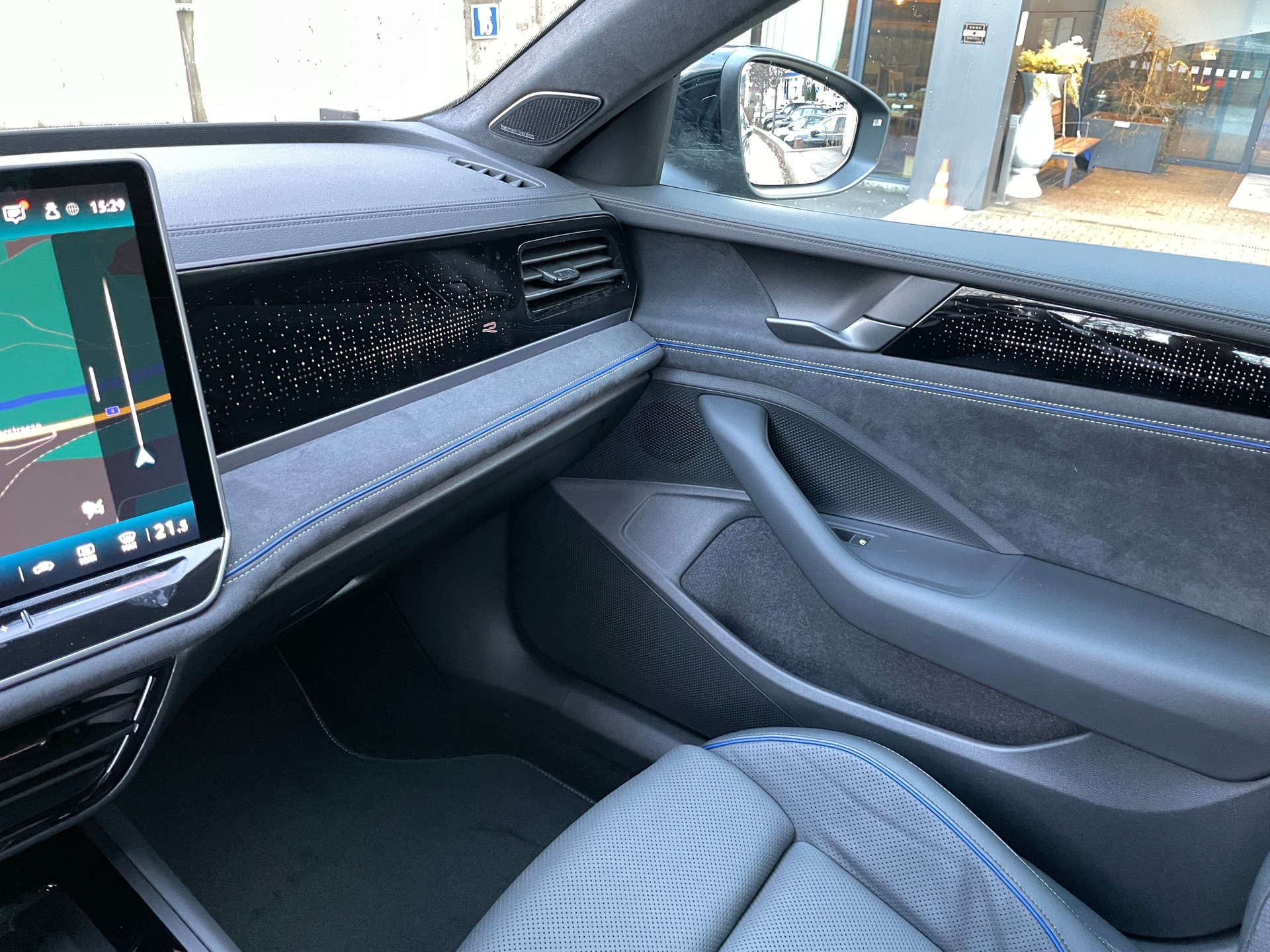 VW Passat Variant 2.0 TDI R-Line 4 Motion-image-22
