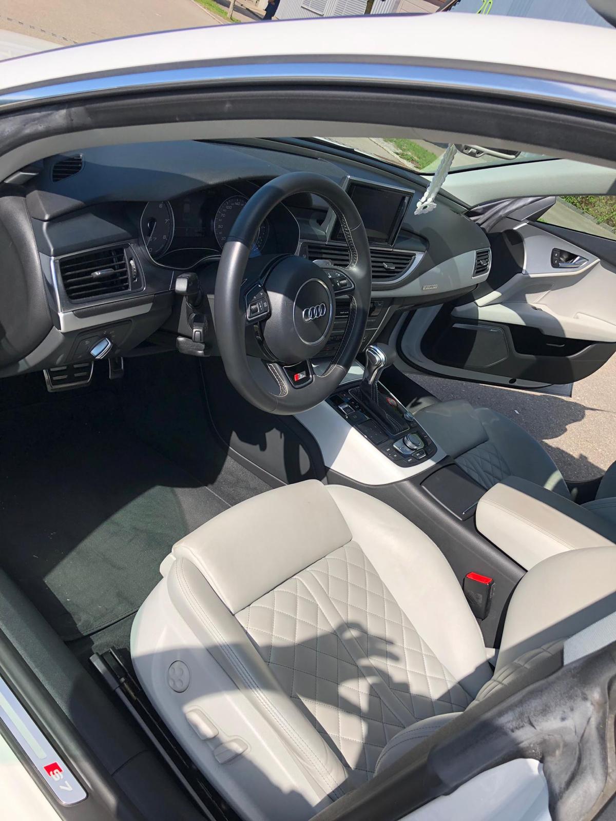 AUDI S7 4.0 V8 TFSI quattro S-Tronic-image-4