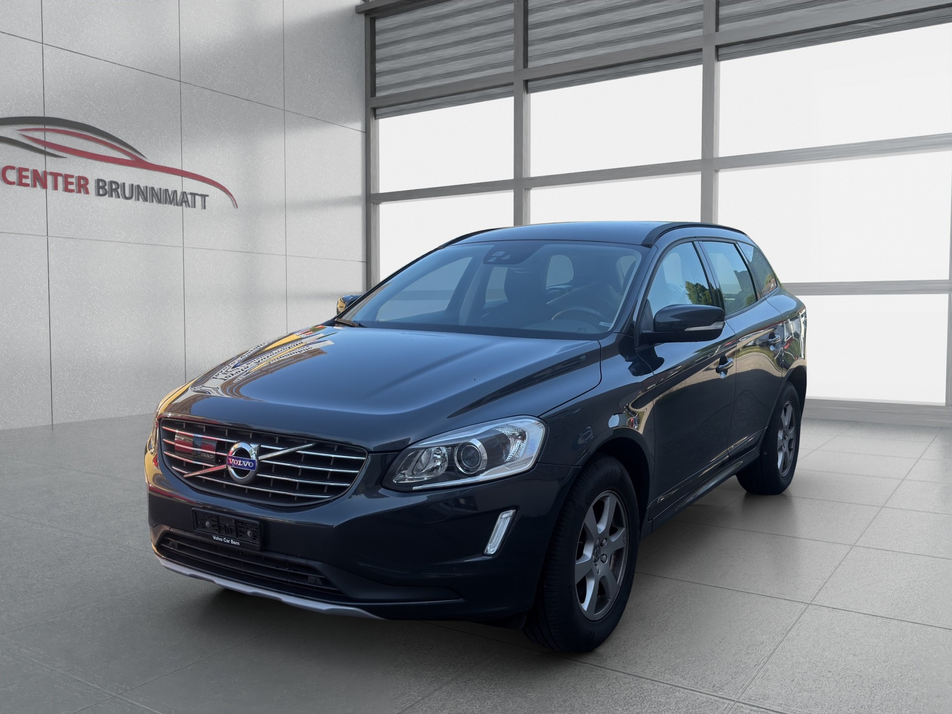 VOLVO XC60 D4 Momentum-image-0