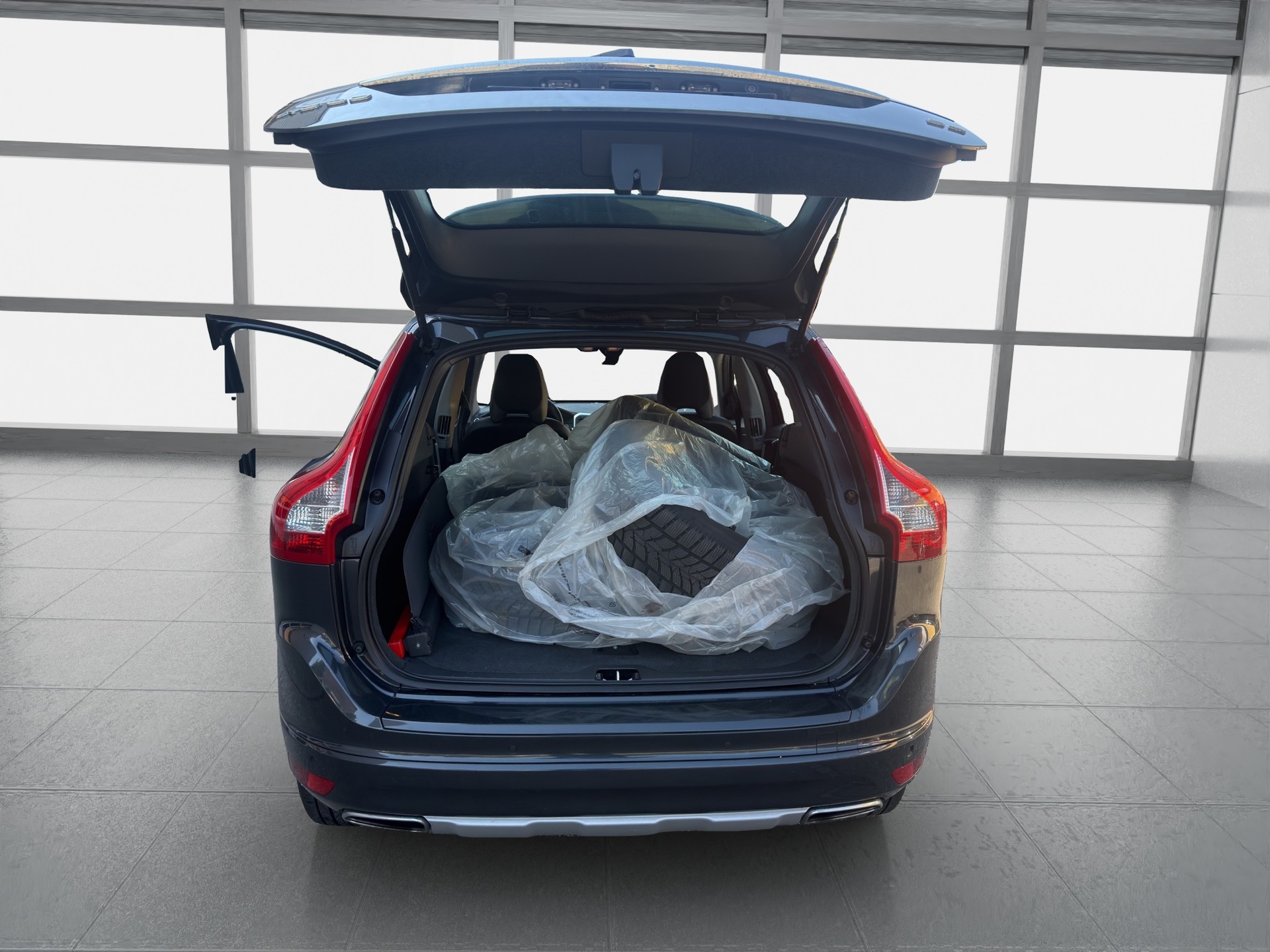 VOLVO XC60 D4 Momentum-image-12