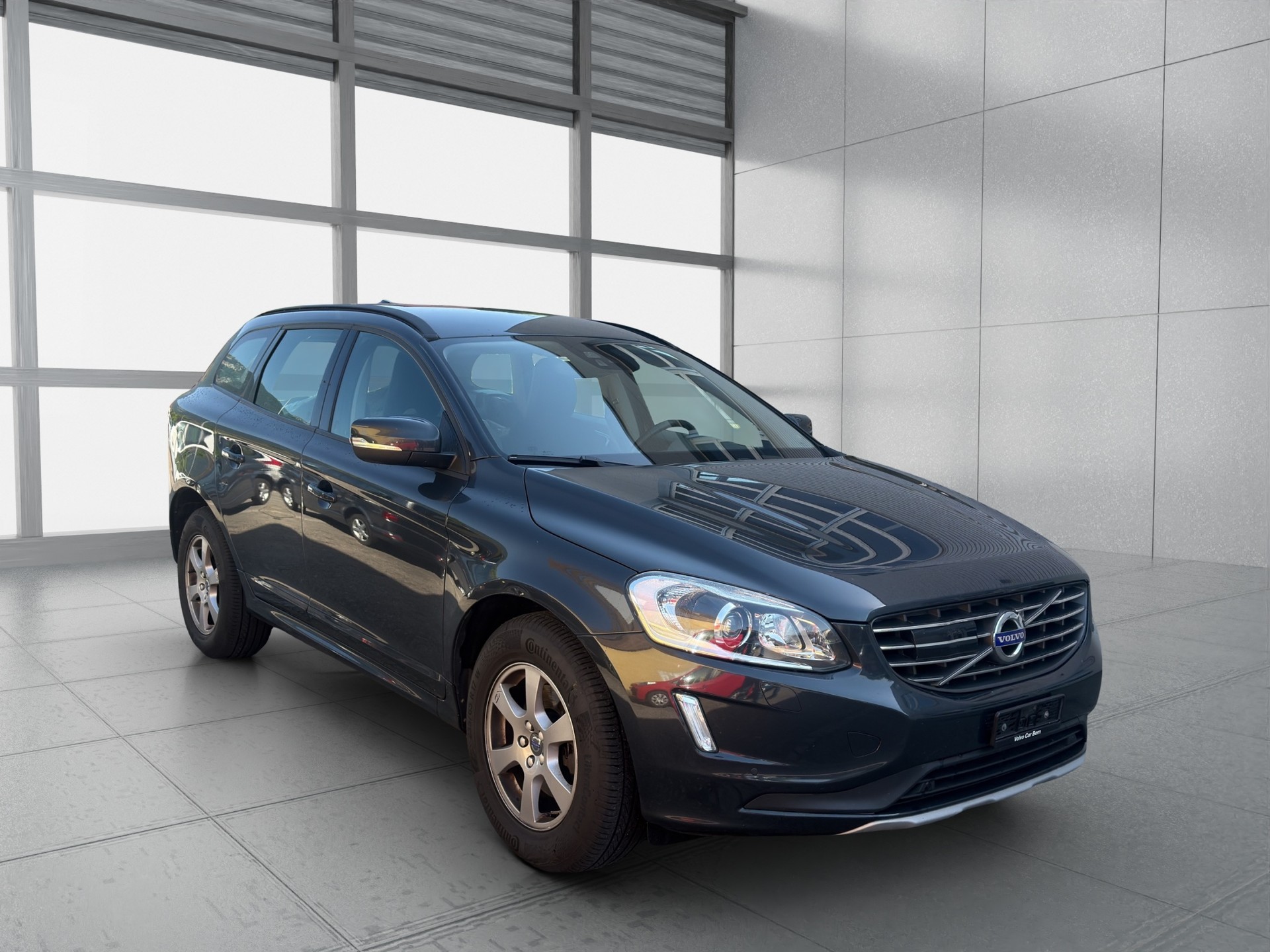 VOLVO XC60 D4 Momentum-image-2