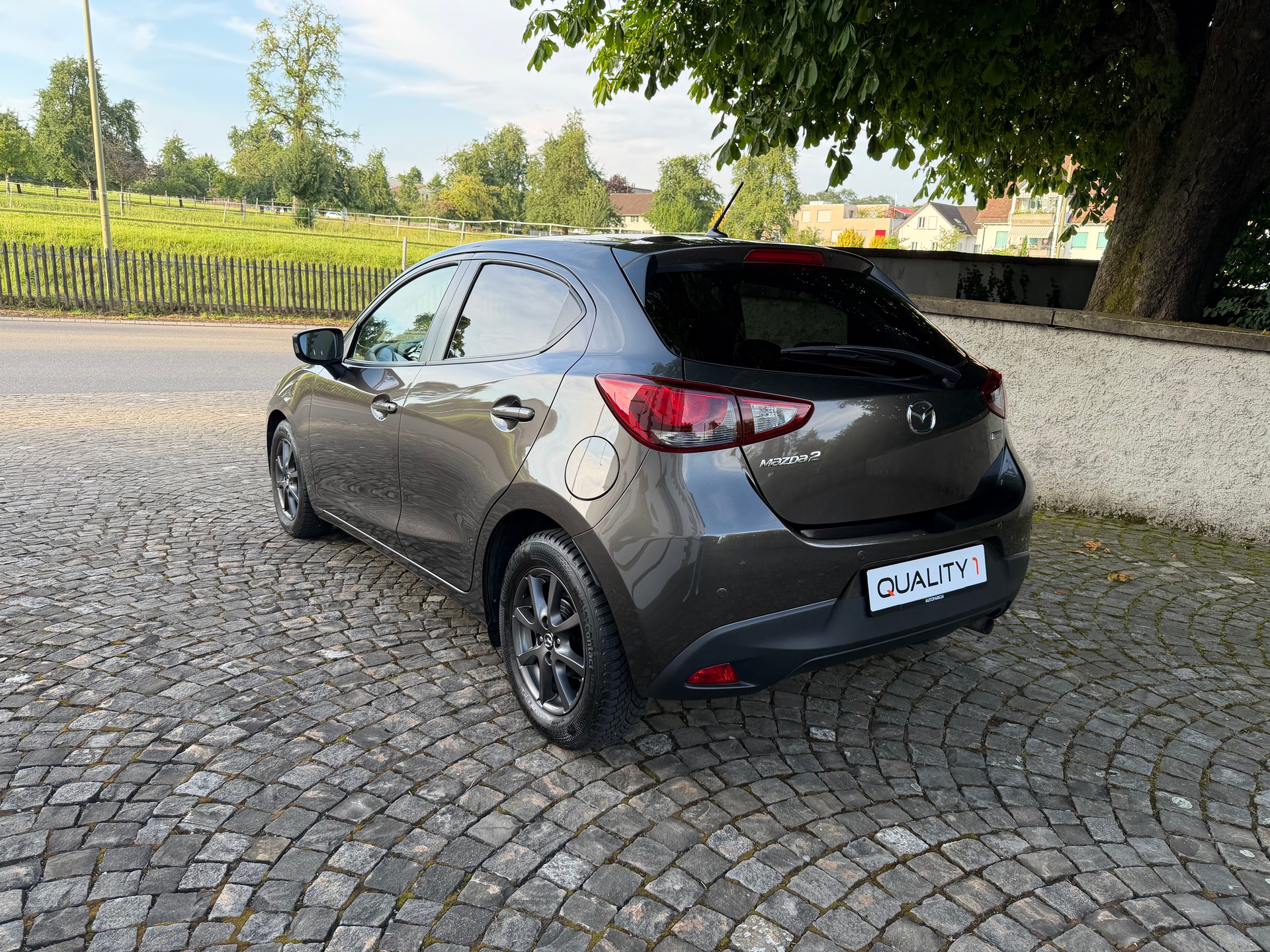 MAZDA 2 1.5i 16V Skyactiv-G Ambition Plus / Frisch ab MFK / Service gepflegt/ 36 Monate Garantie/ 8 Fach / Navi / LED / Klima-image-6