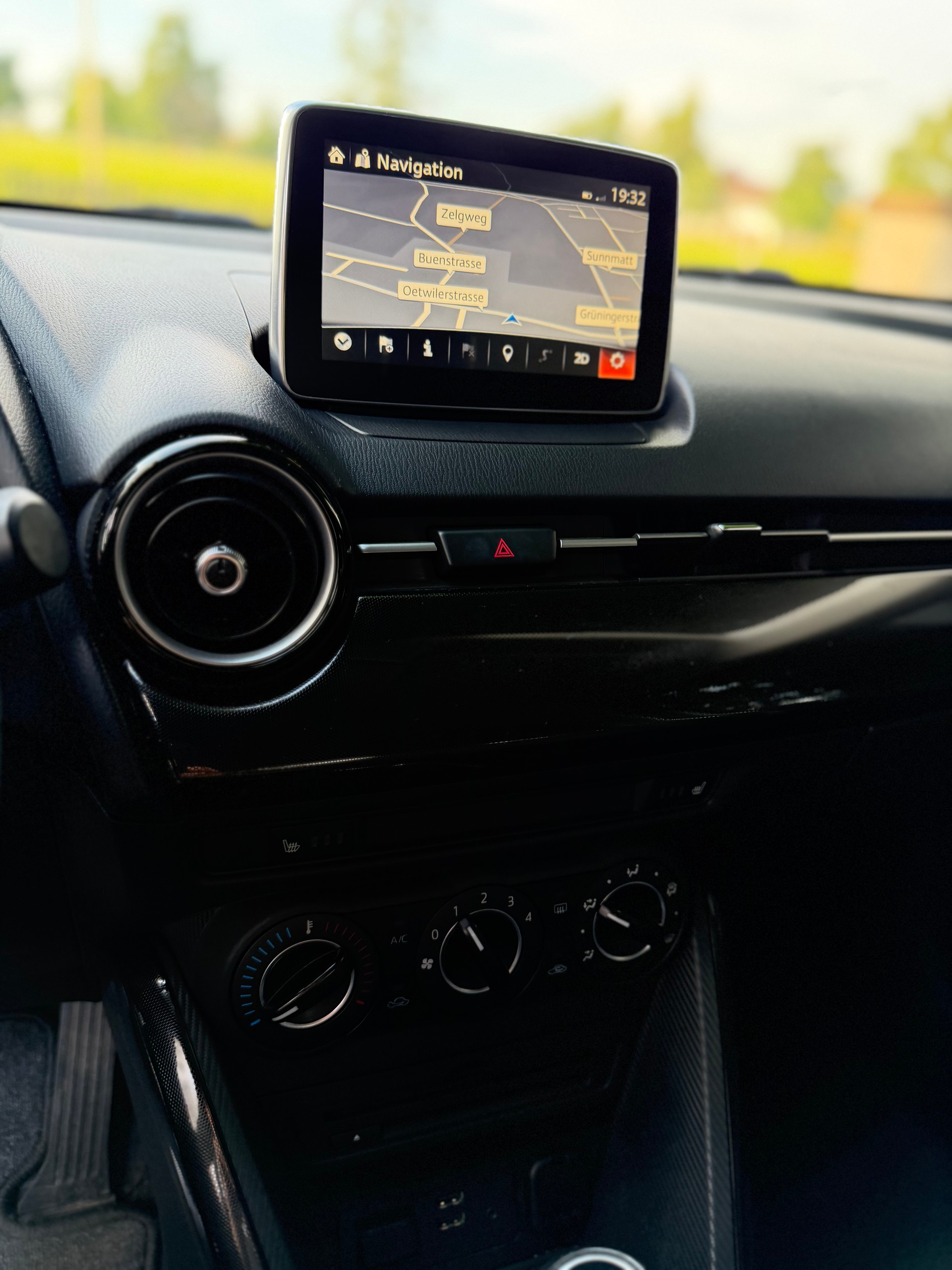MAZDA 2 1.5i 16V Skyactiv-G Ambition Plus / Frisch ab MFK / Service gepflegt/ 36 Monate Garantie/ 8 Fach / Navi / LED / Klima-image-14