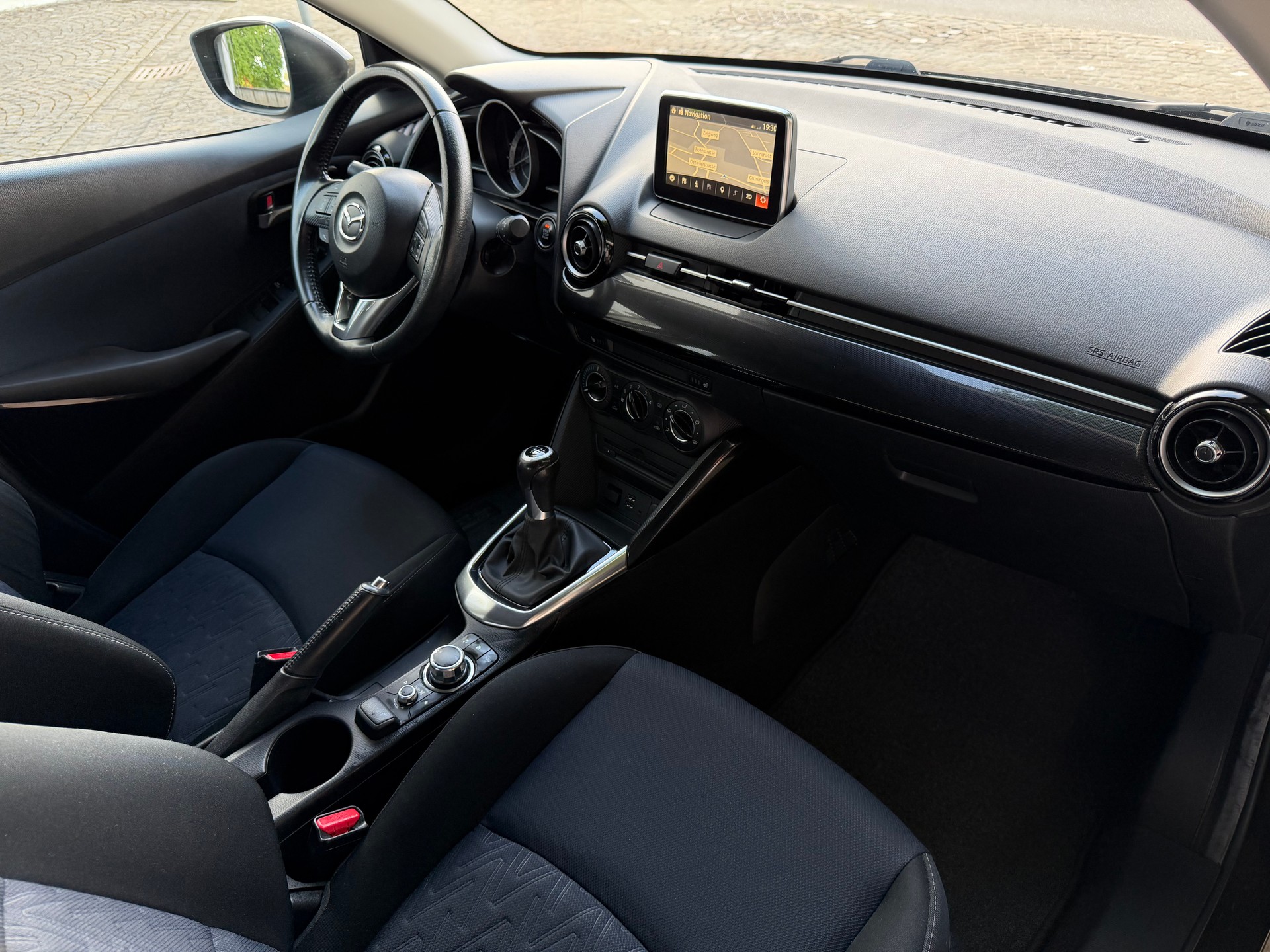 MAZDA 2 1.5i 16V Skyactiv-G Ambition Plus / Frisch ab MFK / Service gepflegt/ 36 Monate Garantie/ 8 Fach / Navi / LED / Klima-image-10