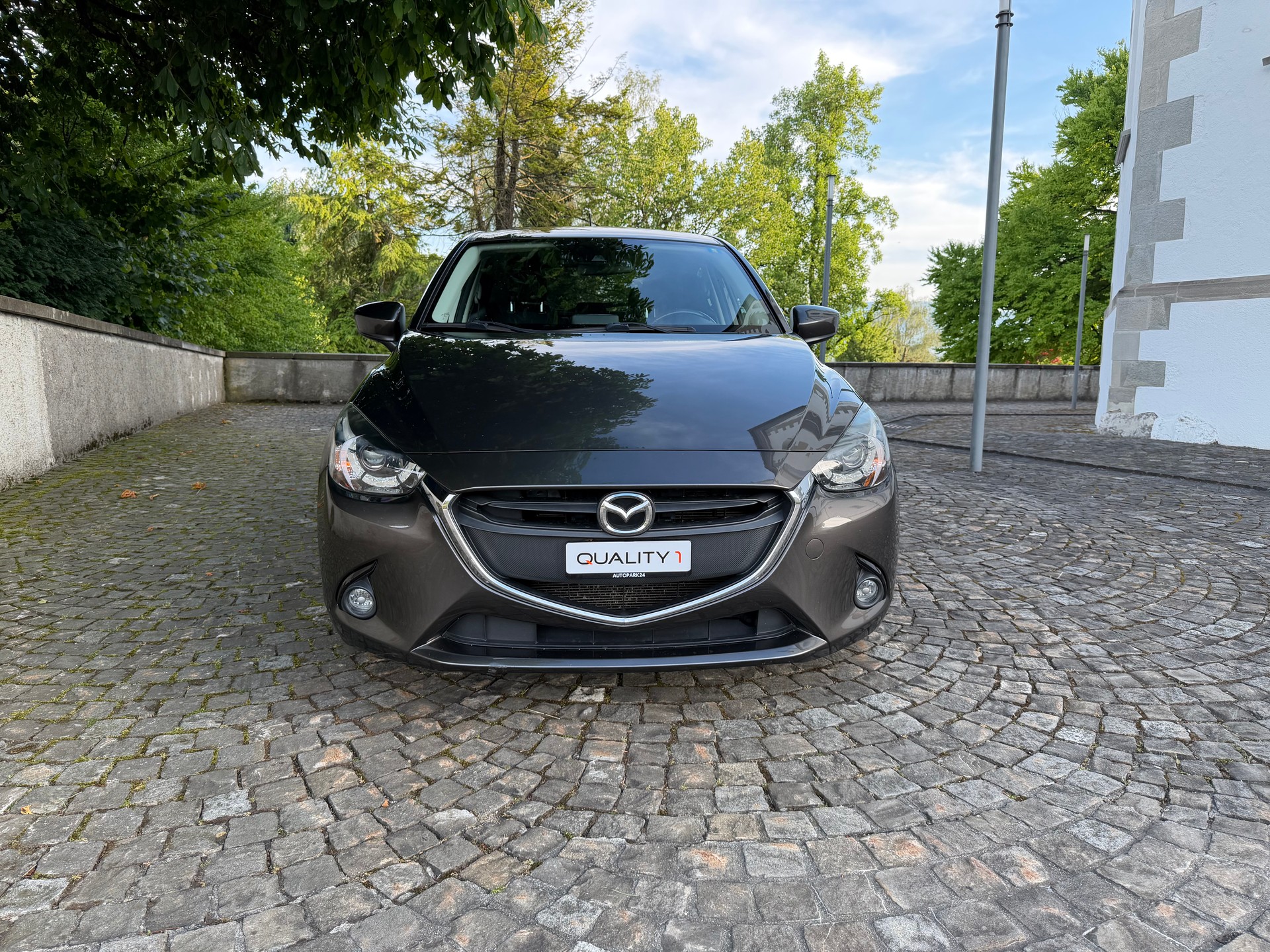 MAZDA 2 1.5i 16V Skyactiv-G Ambition Plus / Frisch ab MFK / Service gepflegt/ 36 Monate Garantie/ 8 Fach / Navi / LED / Klima-image-1