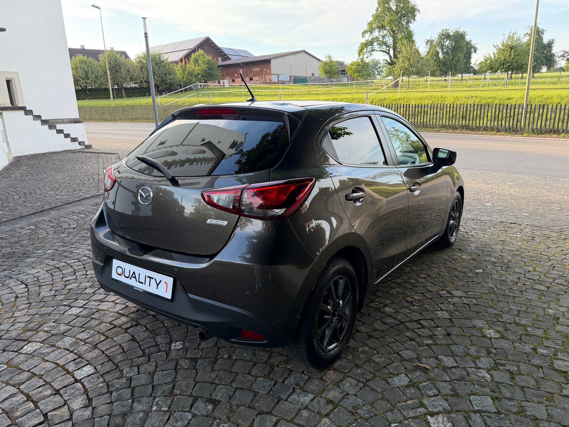 MAZDA 2 1.5i 16V Skyactiv-G Ambition Plus / Frisch ab MFK / Service gepflegt/ 36 Monate Garantie/ 8 Fach / Navi / LED / Klima-image-4
