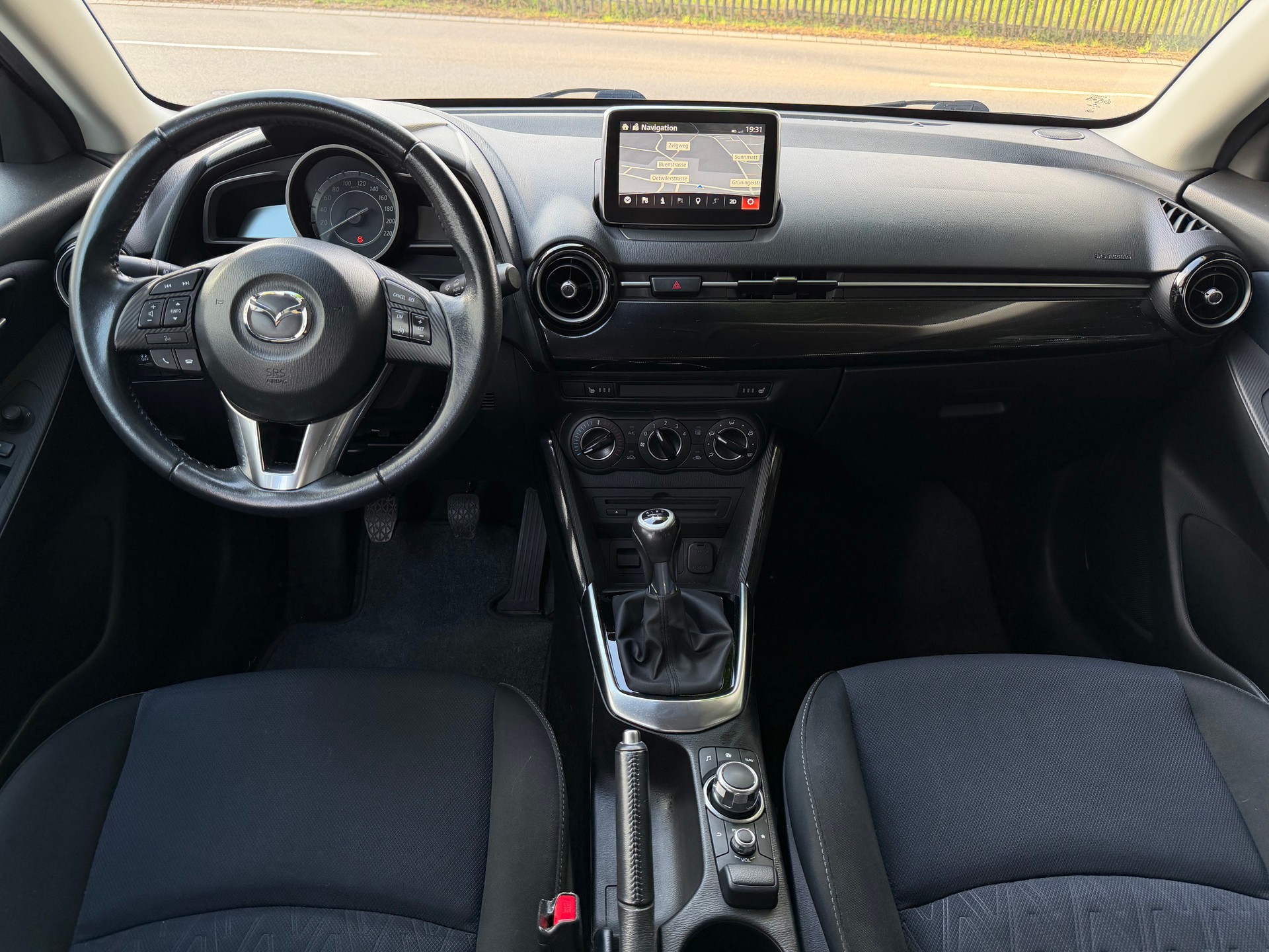 MAZDA 2 1.5i 16V Skyactiv-G Ambition Plus / Frisch ab MFK / Service gepflegt/ 36 Monate Garantie/ 8 Fach / Navi / LED / Klima-image-11