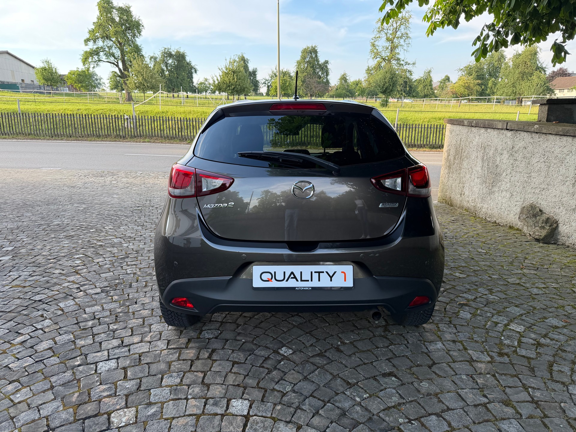 MAZDA 2 1.5i 16V Skyactiv-G Ambition Plus / Frisch ab MFK / Service gepflegt/ 36 Monate Garantie/ 8 Fach / Navi / LED / Klima-image-5