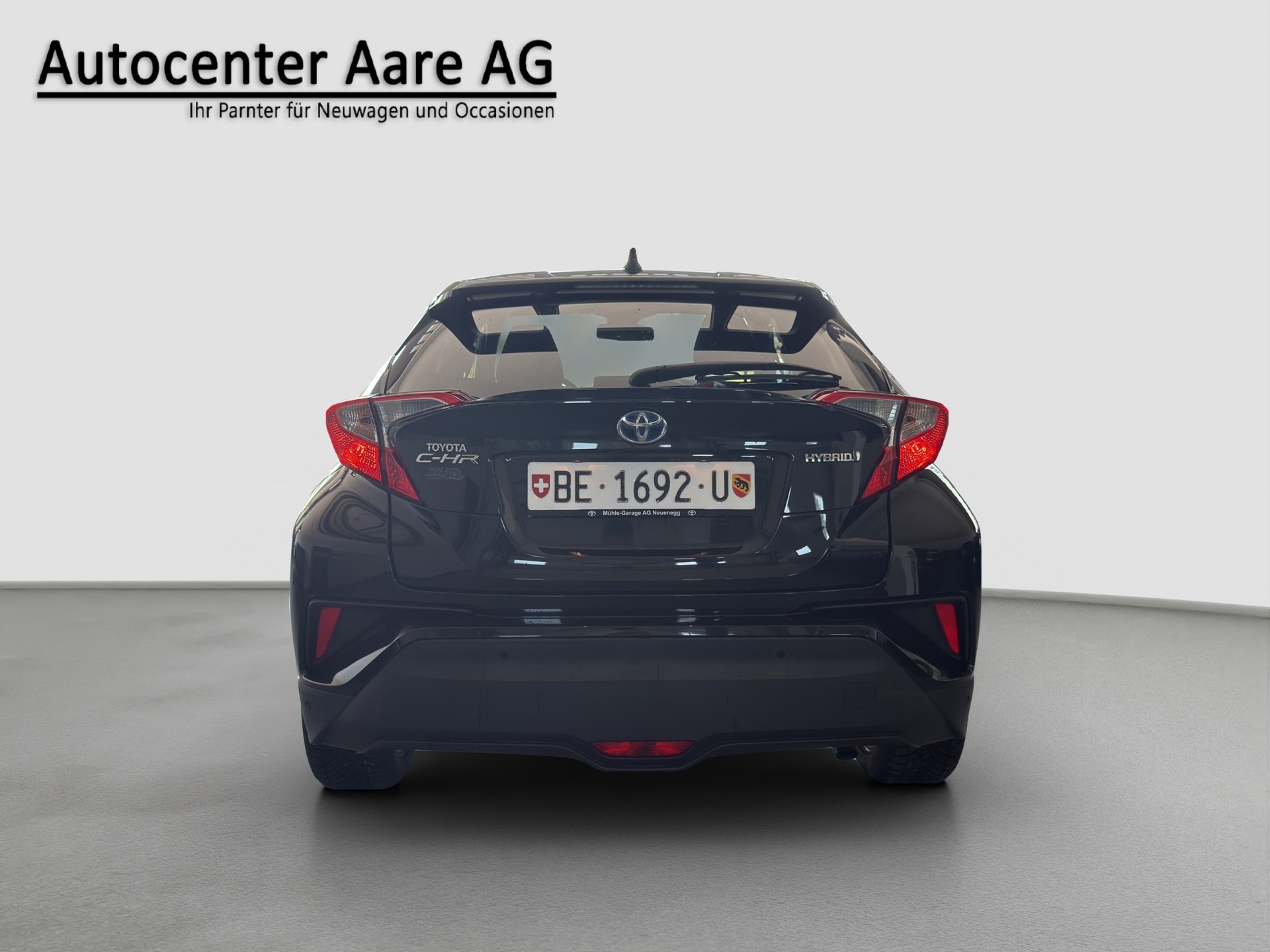 TOYOTA C-HR 1.8 HSD Premium CVT-image-4