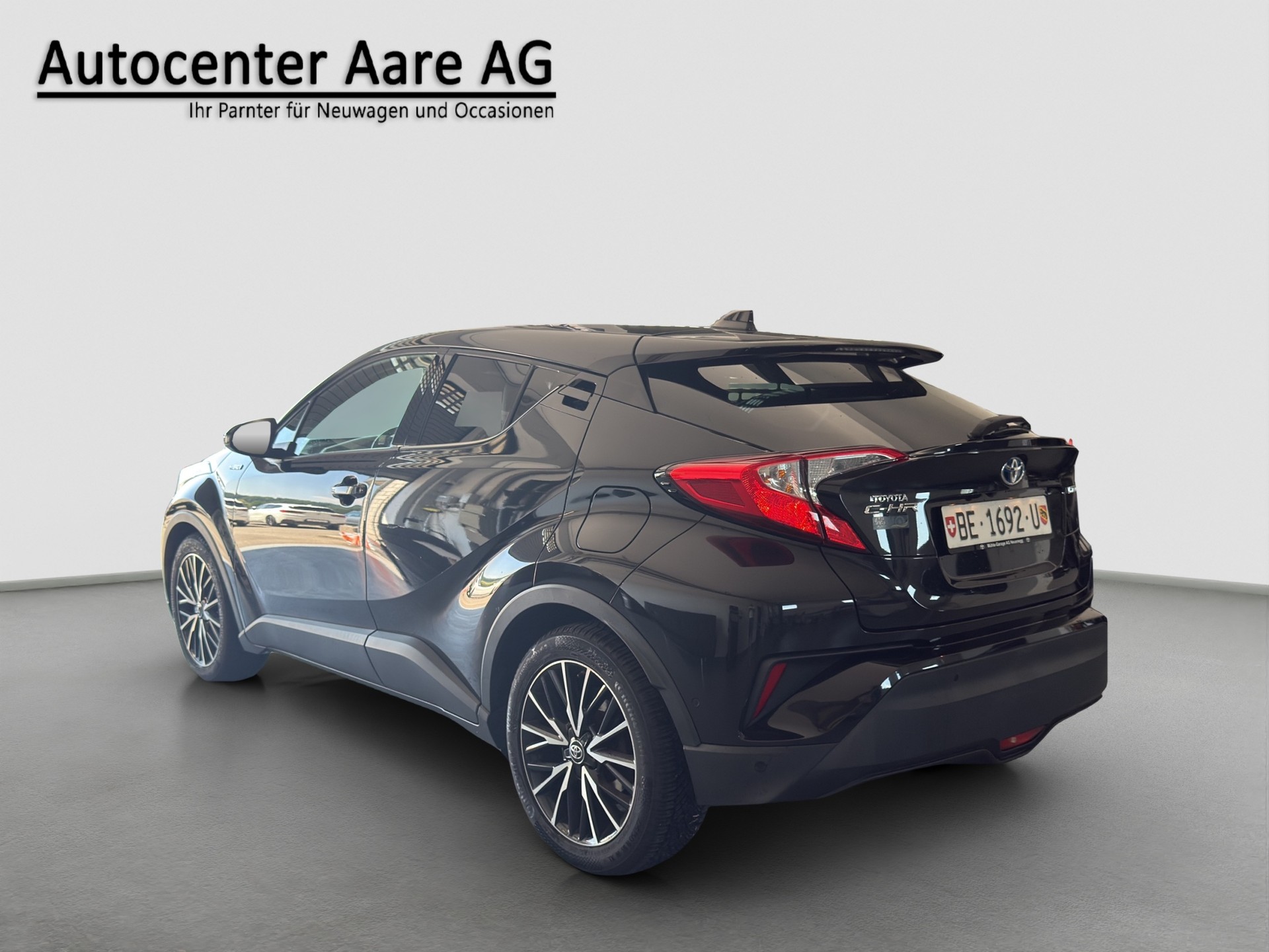 TOYOTA C-HR 1.8 HSD Premium CVT-image-3