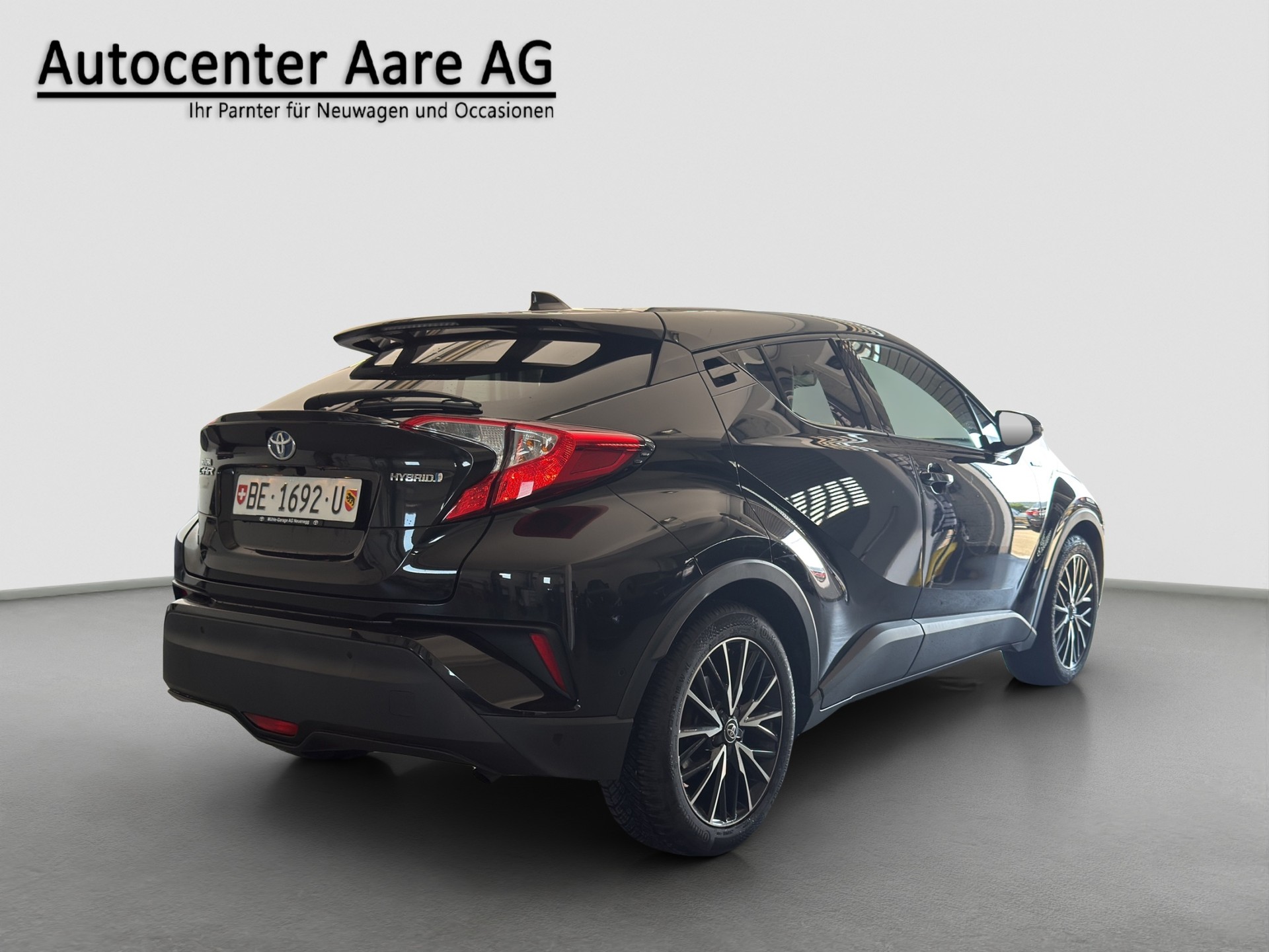 TOYOTA C-HR 1.8 HSD Premium CVT-image-5