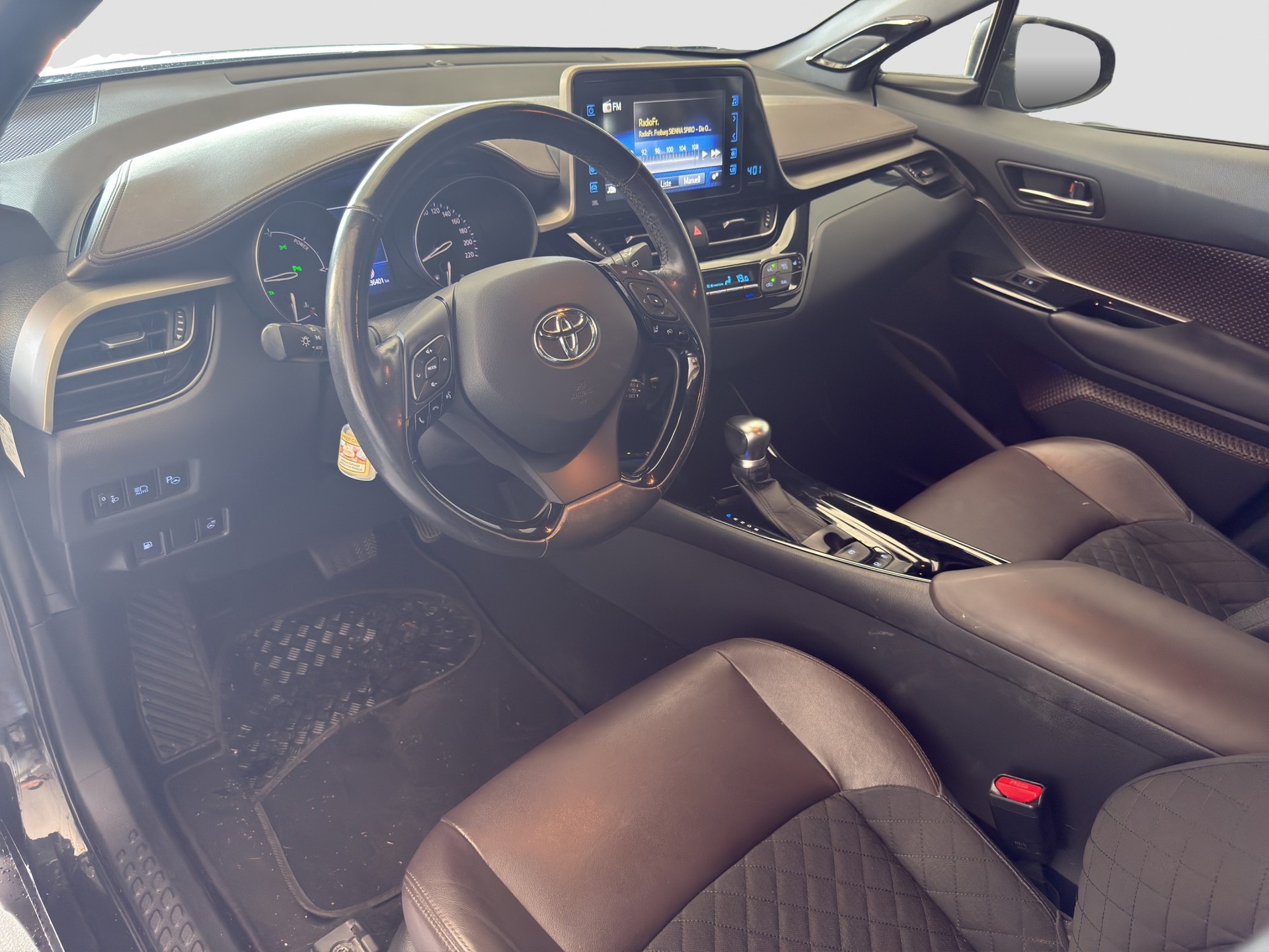 TOYOTA C-HR 1.8 HSD Premium CVT-image-7