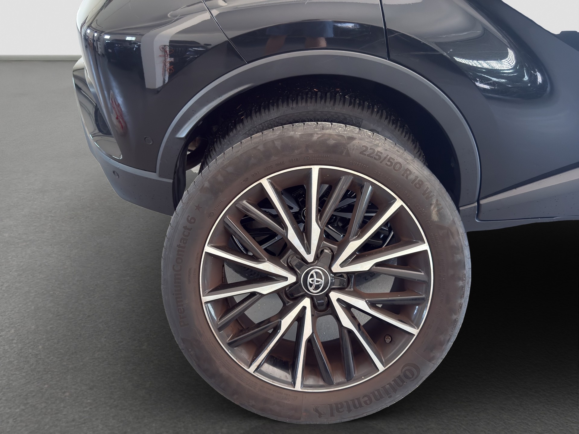TOYOTA C-HR 1.8 HSD Premium CVT-image-6