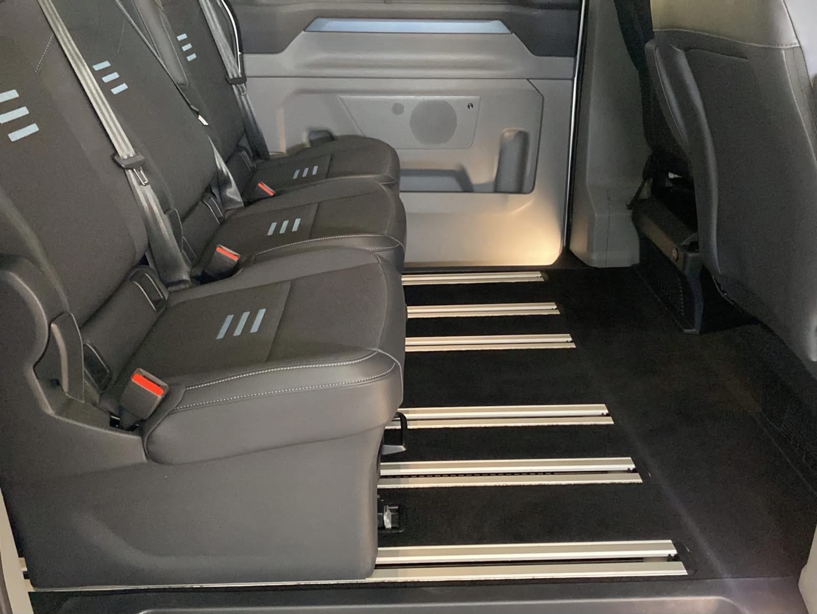 FORD Tourneo Bus 320 L1H1 Active Automat 4x4-image-22