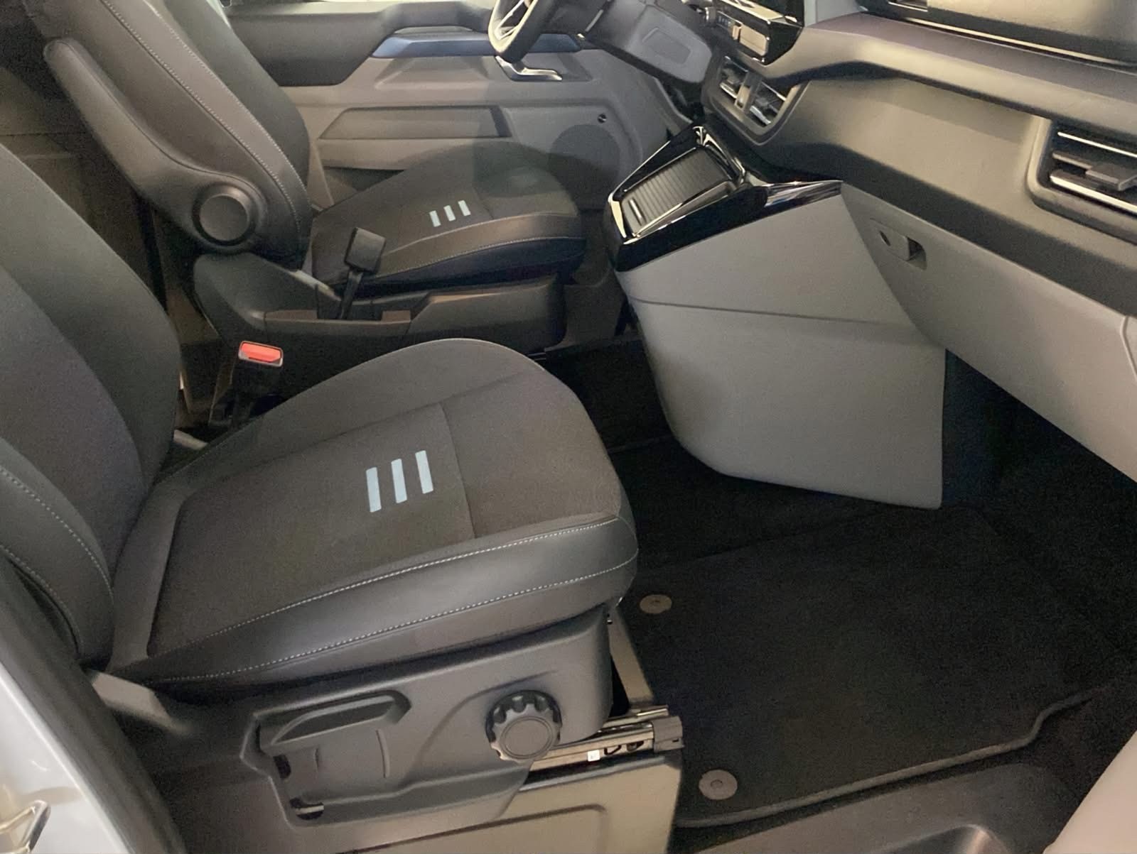 FORD Tourneo Bus 320 L1H1 Active Automat 4x4-image-23