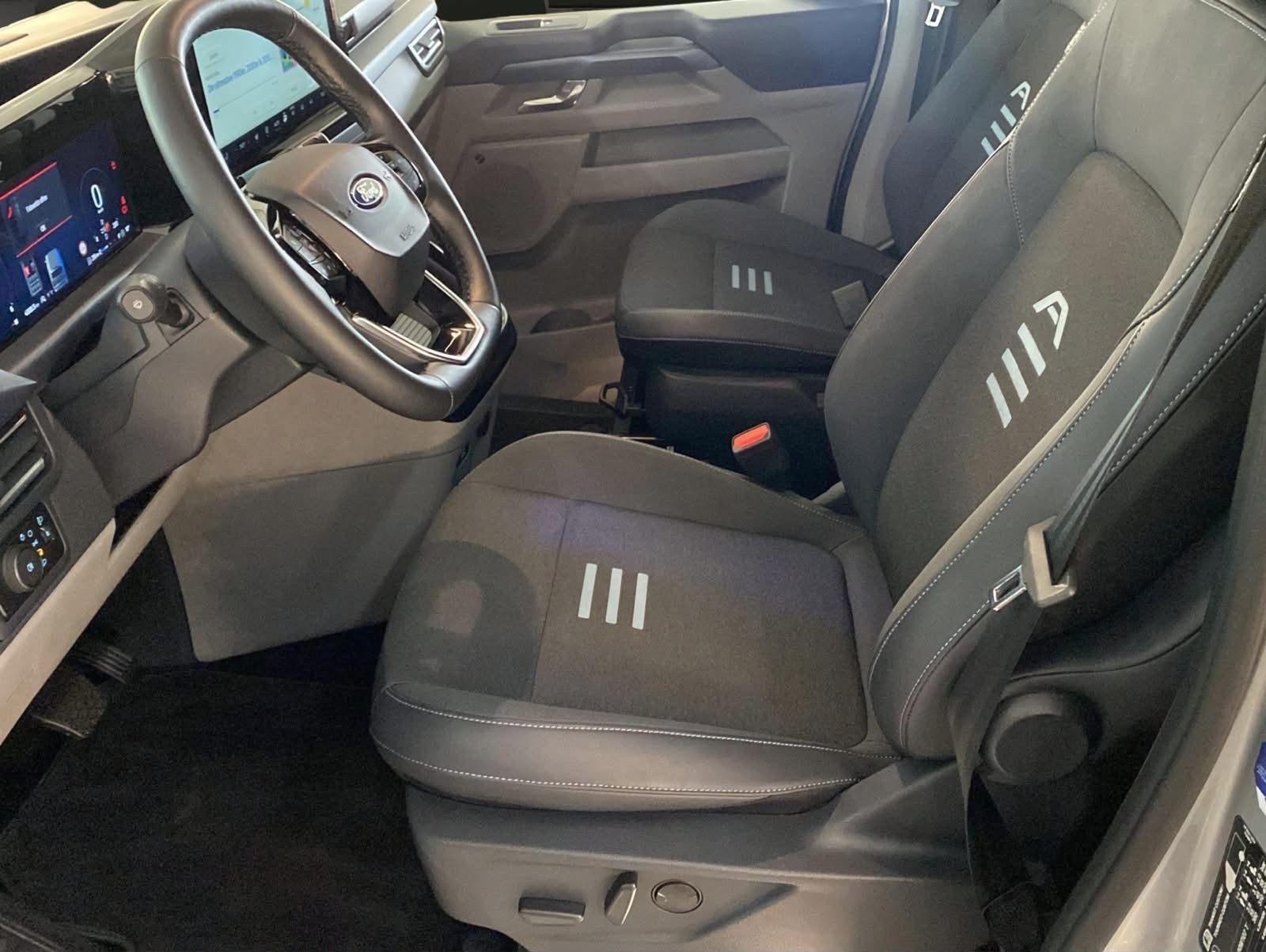 FORD Tourneo Bus 320 L1H1 Active Automat 4x4-image-11