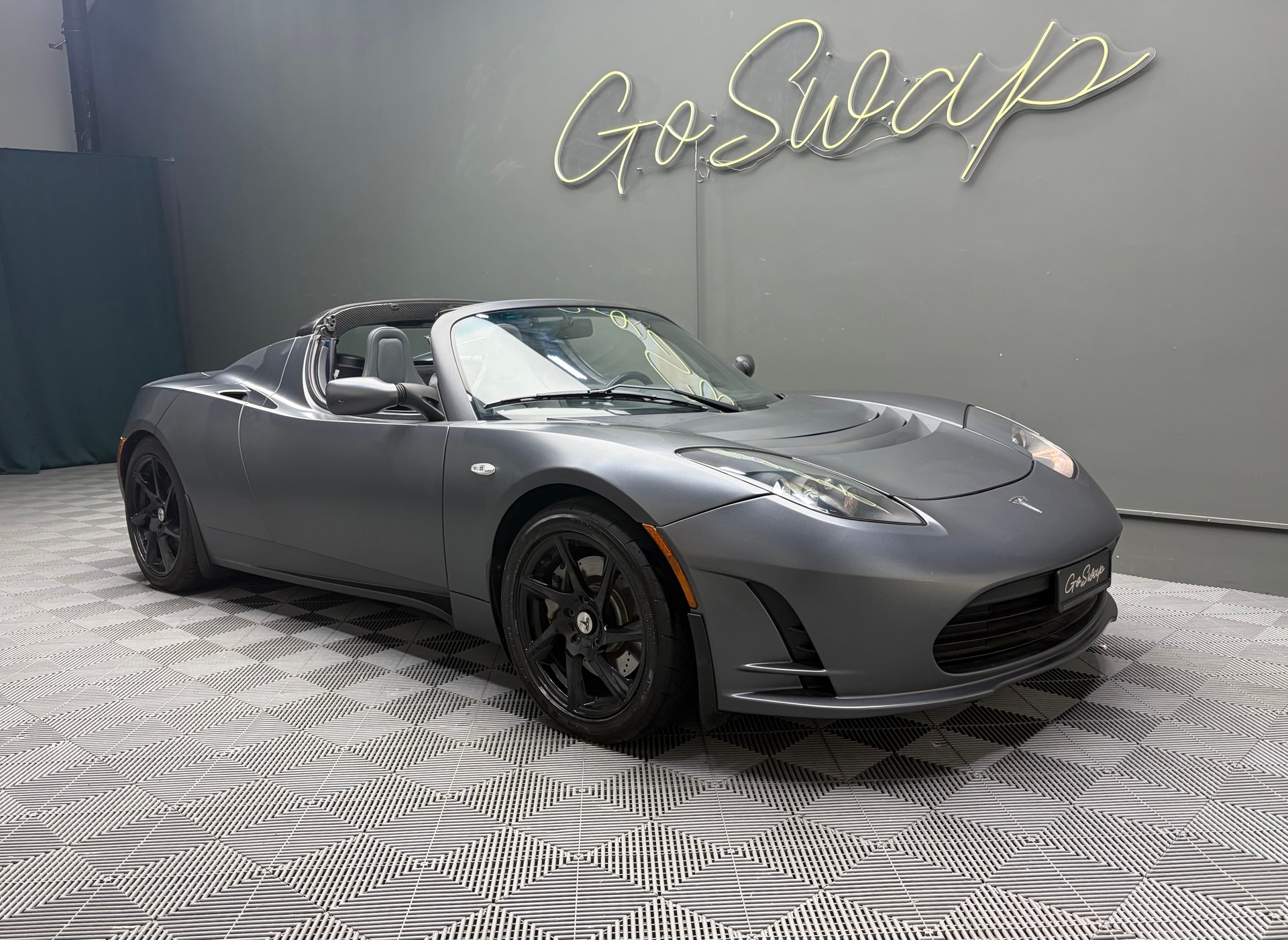 TESLA Roadster-image-0