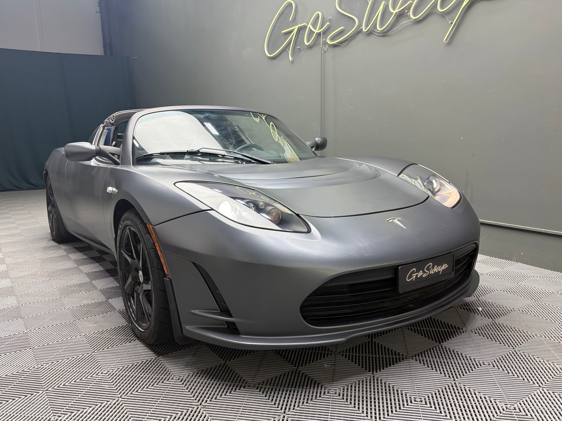 TESLA Roadster-image-1